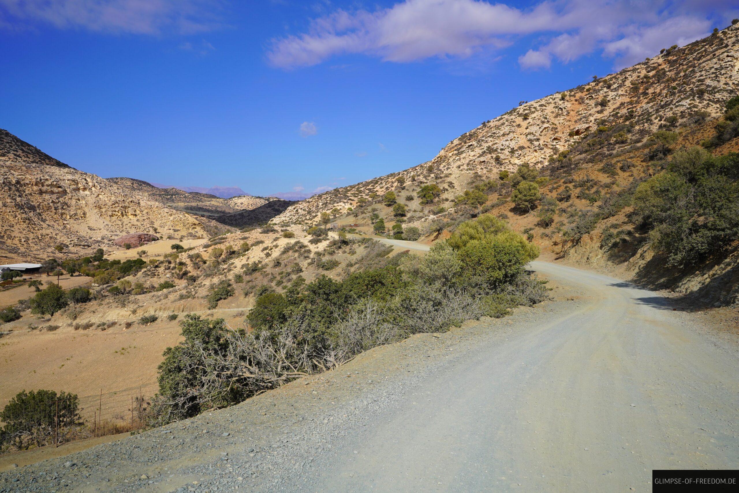 Fahrt auf Schotterstrasse zur Agiofarago Schlucht scaled Fahrt auf Schotterstraße zur Agiofarago Schlucht