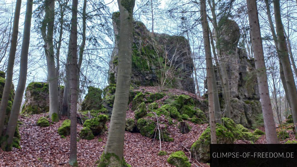 Felseige Umgebung an der Burgruine Leienfels