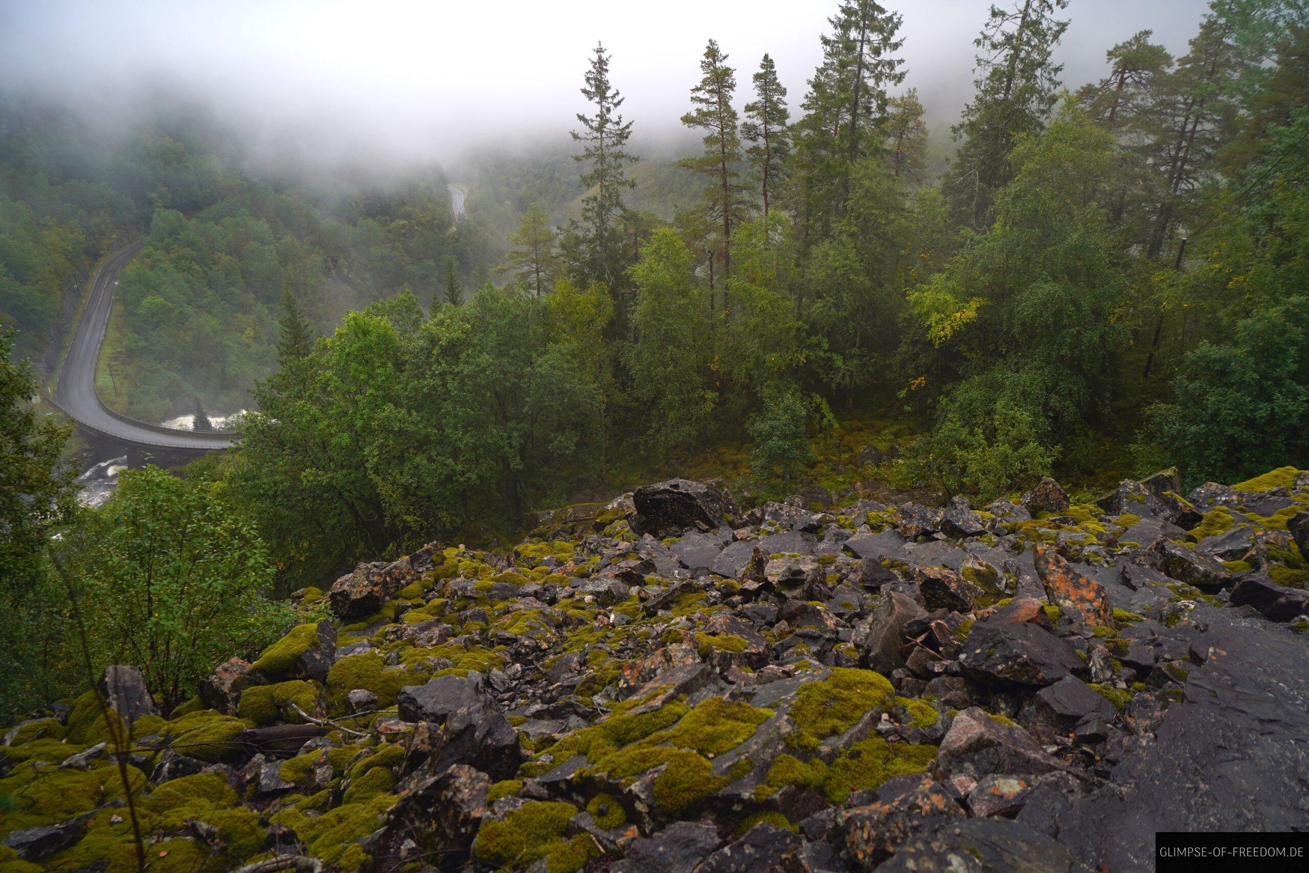 Felsenmeer auf dem Weg nach unten scaled Felsenmeer auf dem Weg nach unten