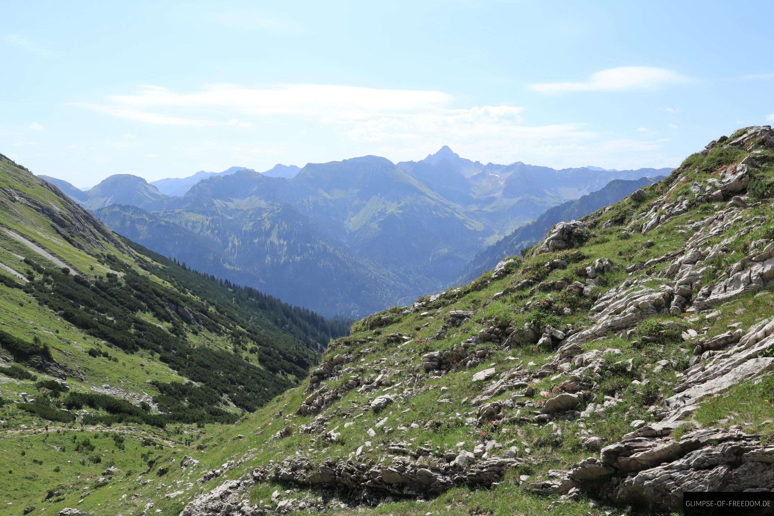 Felsige Graslandschaft am Engeratsgundsee scaled Felsige Graslandschaft am Engeratsgundsee