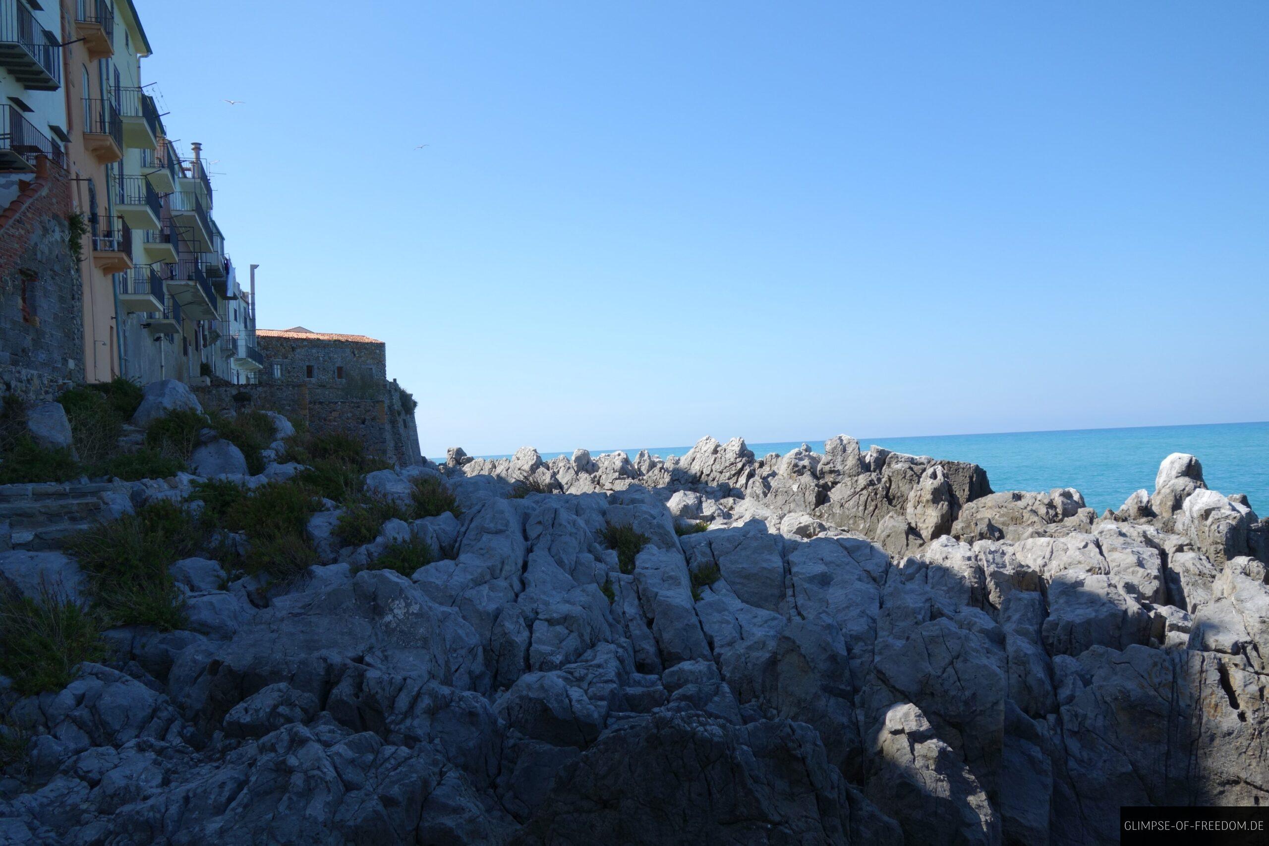 Felsige Umgebung bei Cefalu scaled Felsige Umgebung bei Cefalù