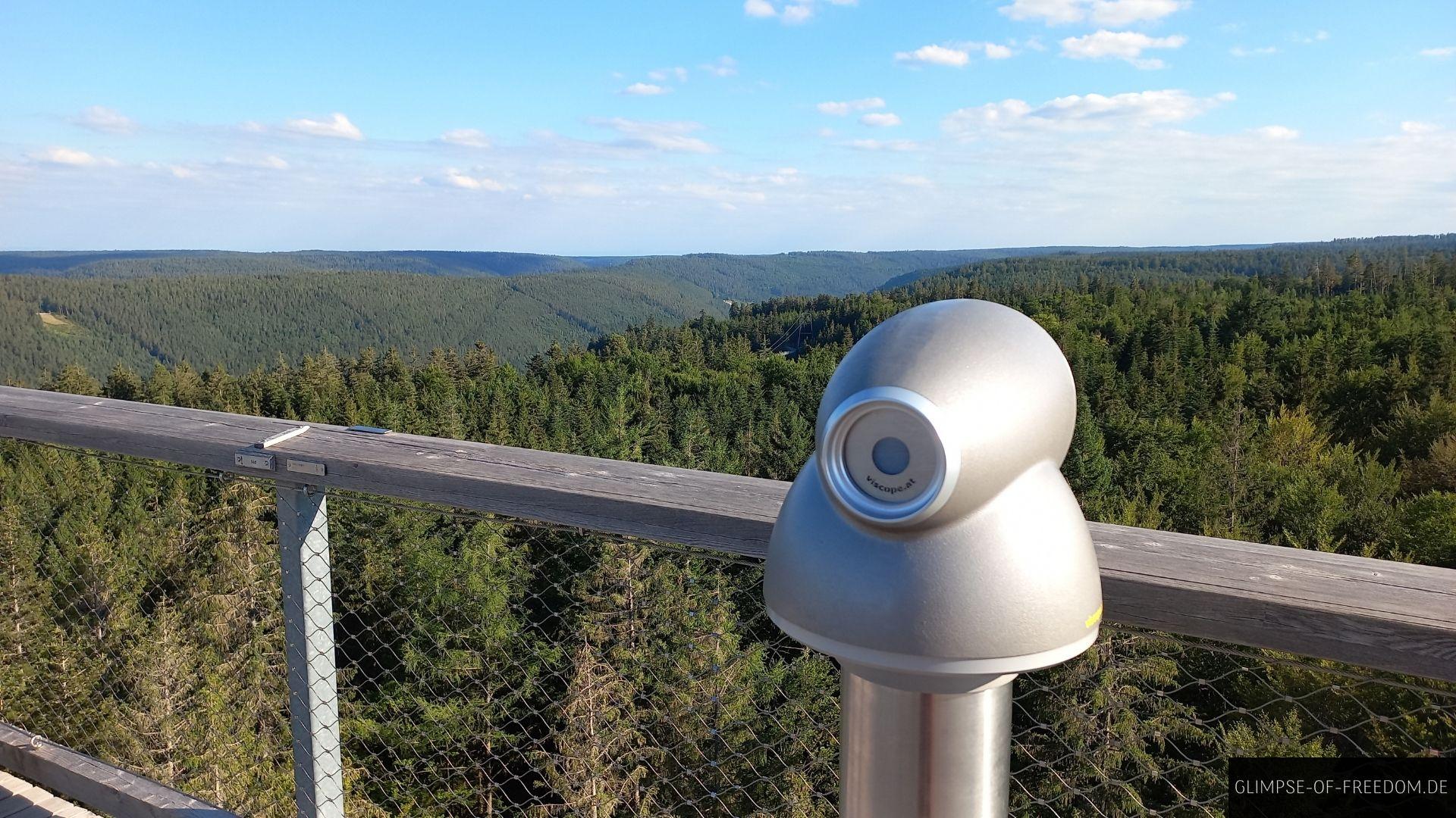 Fernglas auf dem Baumwipfelpfad Schwarzwald Fernglas auf dem Baumwipfelpfad Schwarzwald