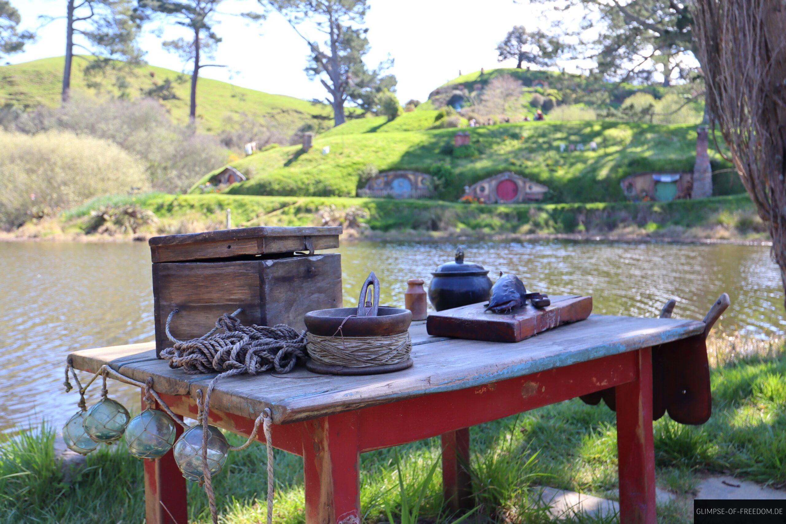 Fischerausruestung am Hobbiton Lake scaled Fischerausrüstung am Hobbiton Lake