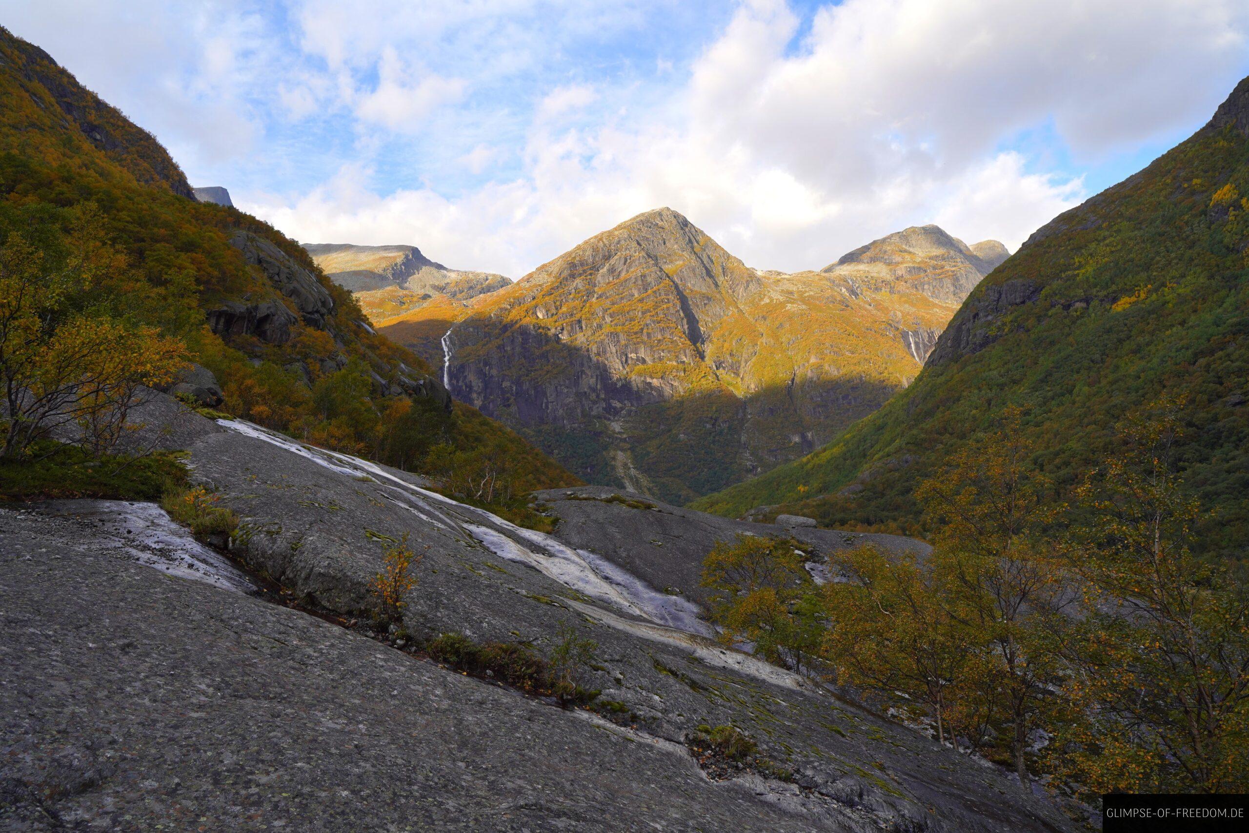 Flache Felsen auf der Kattanakken Wanderung scaled Flache Felsen auf der Kattanakken Wanderung