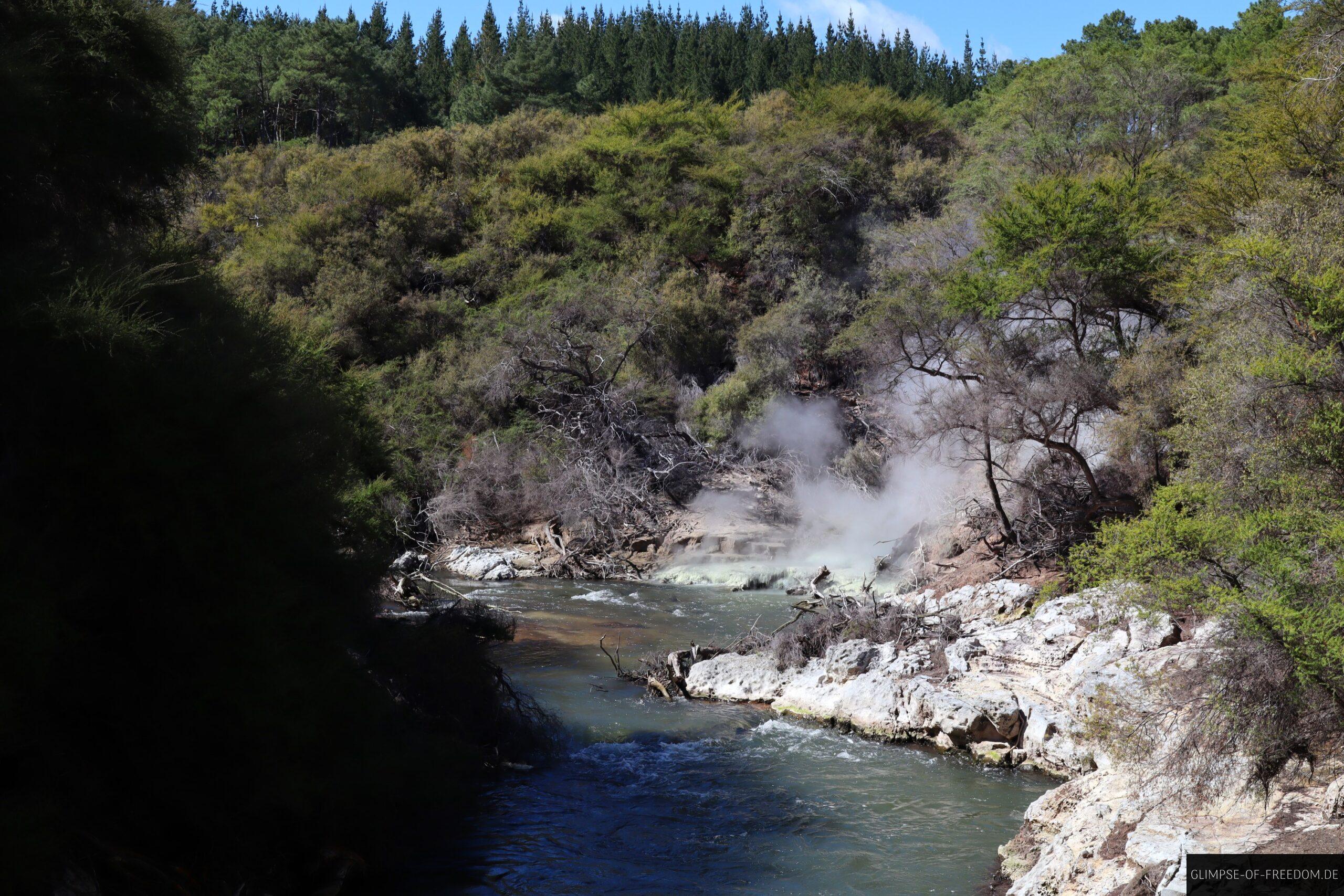 Fluss lauf durch das Wai O Tapu scaled Fluss lauf durch das Wai O Tapu