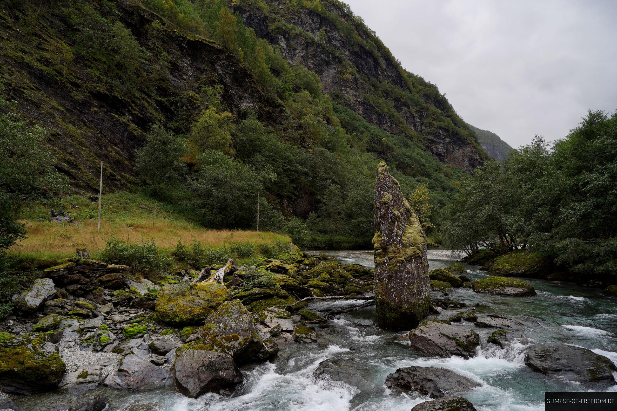 Fluss und Steinlandschaft Fluss und Steinlandschaft