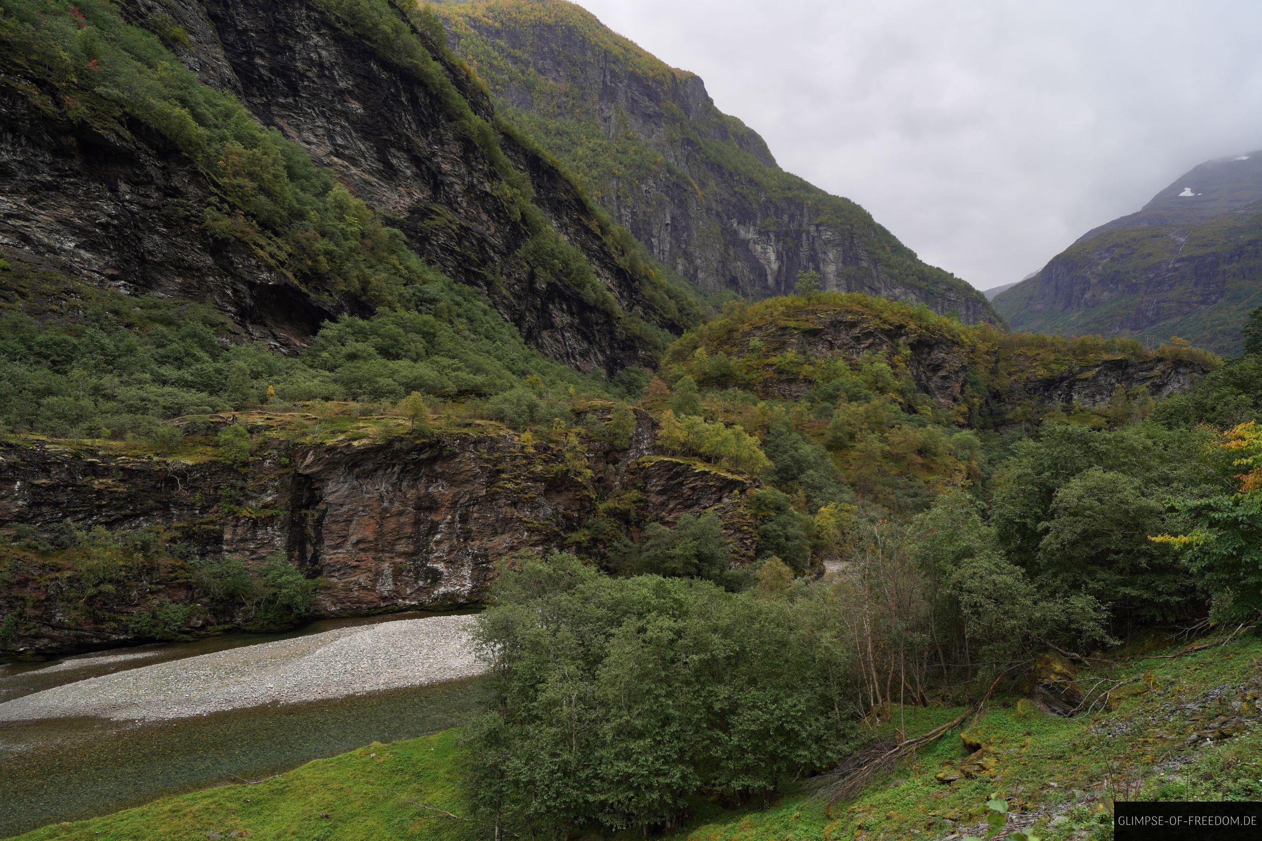 Flussbett in den Bergen bei Myrdal Flussbett in den Bergen bei Myrdal