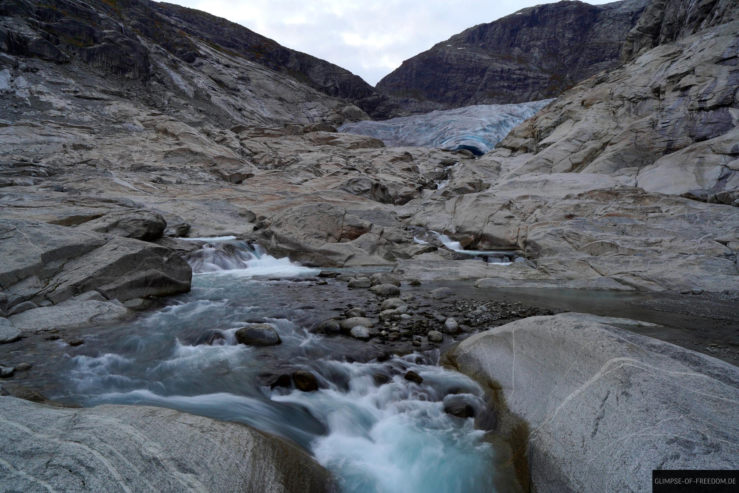 Flusslauf vom Nigardsbreen Gletscher