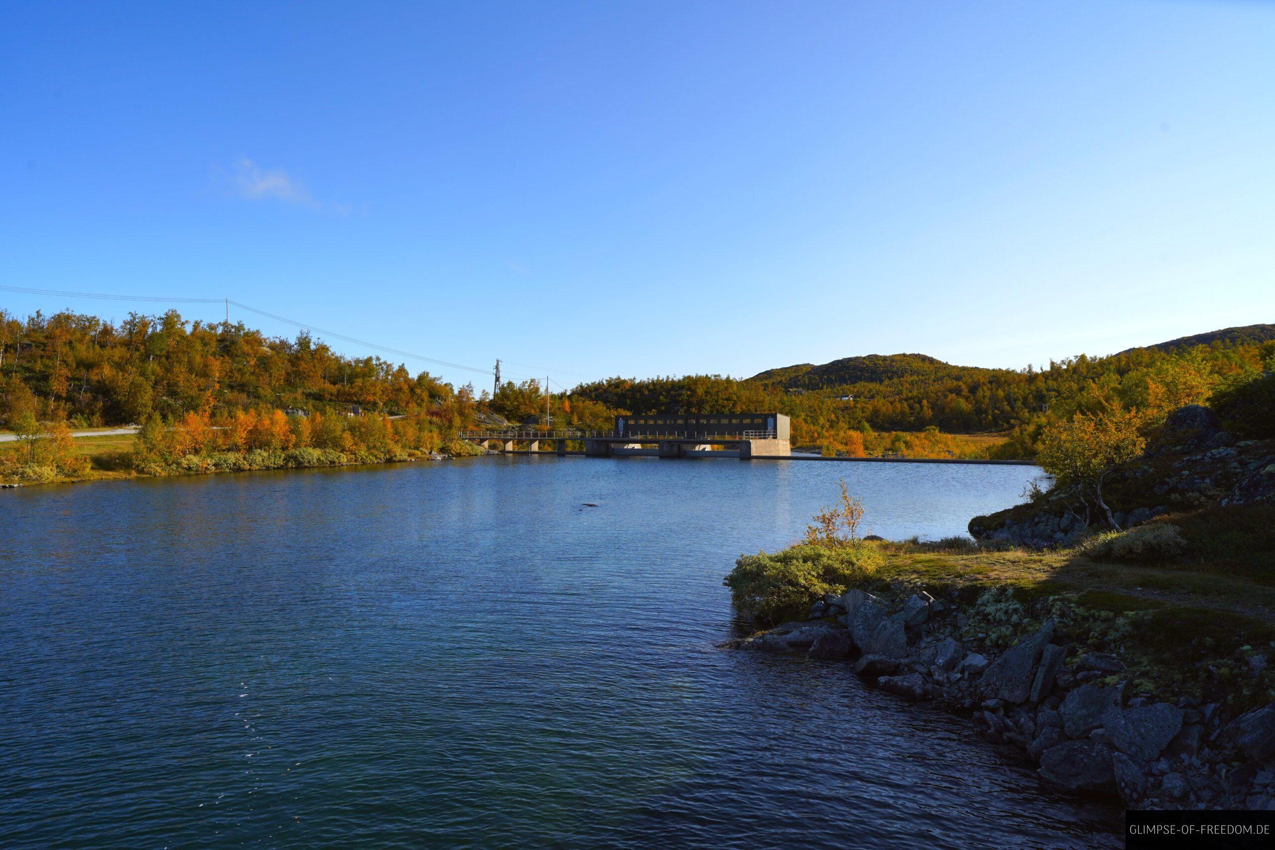 Flussueberquerung ueber eine Bruecke scaled Flussüberquerung über eine Brücke