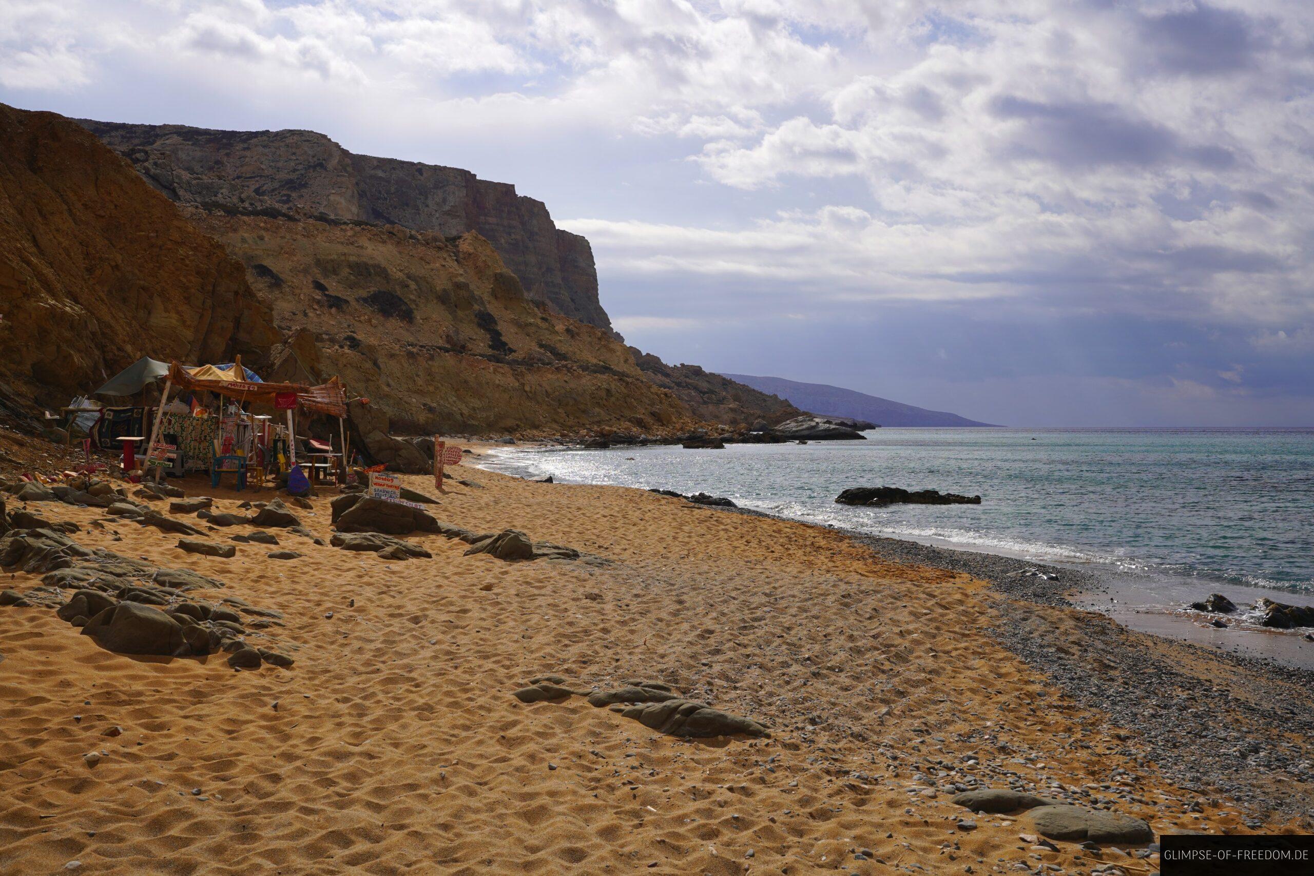 Friedlicher und leerer Red Beach scaled Friedlicher und leerer Red Beach