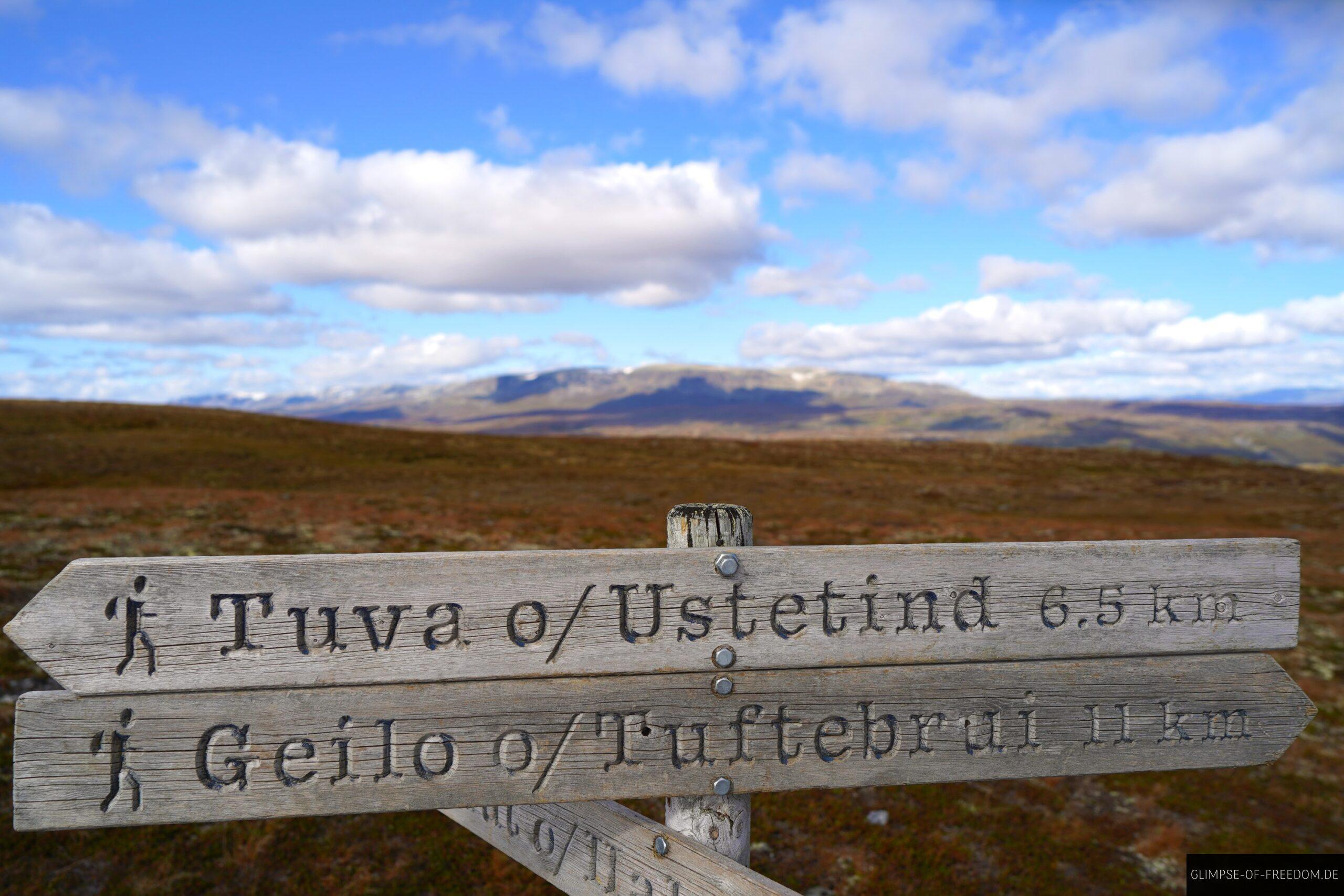 Geilo Wegweise auf der Hardangervidda Wanderung scaled Geilo Wegweise auf der Hardangervidda Wanderung
