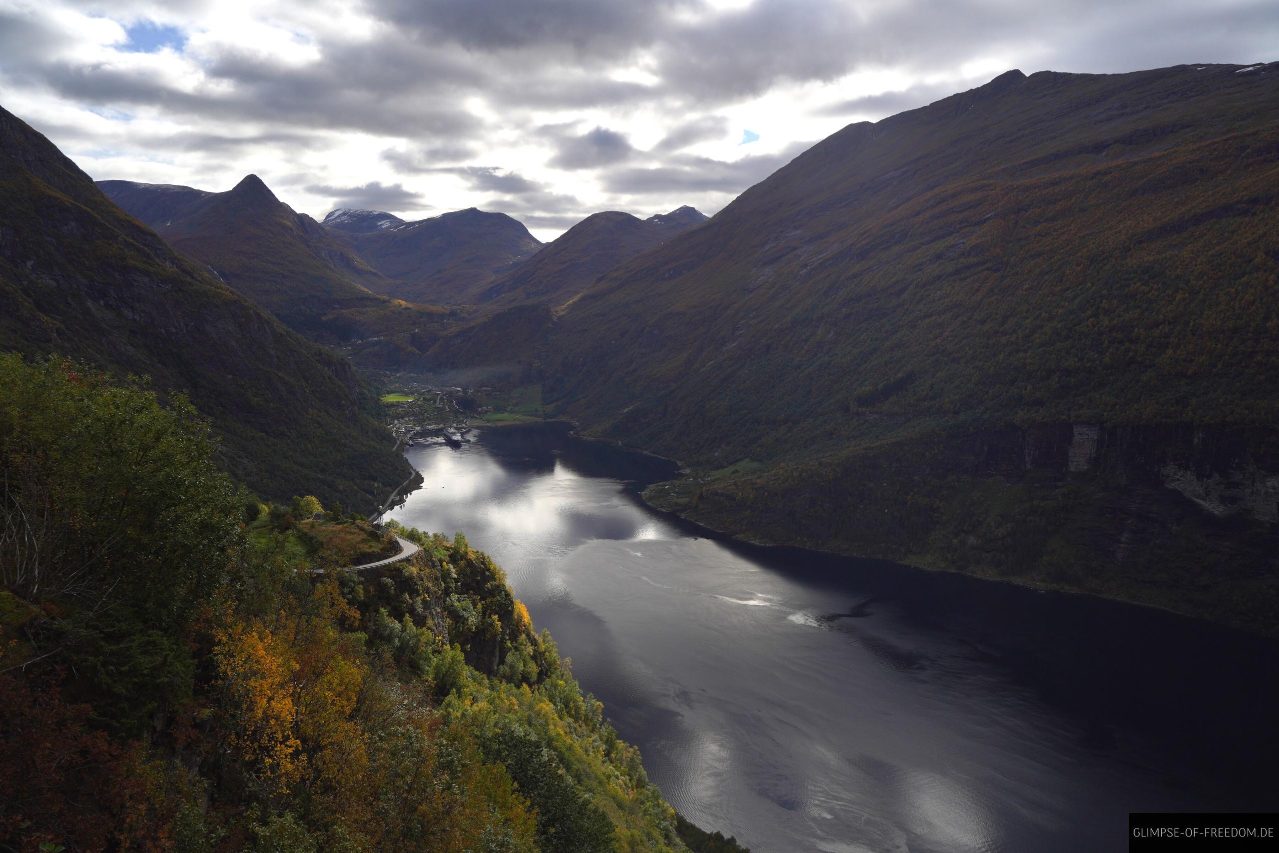 Geirangerfjord ausblick von Aussichtspunkt Adlerkehre Geirangerfjord-Ausblick von Aussichtspunkt Adlerkehre