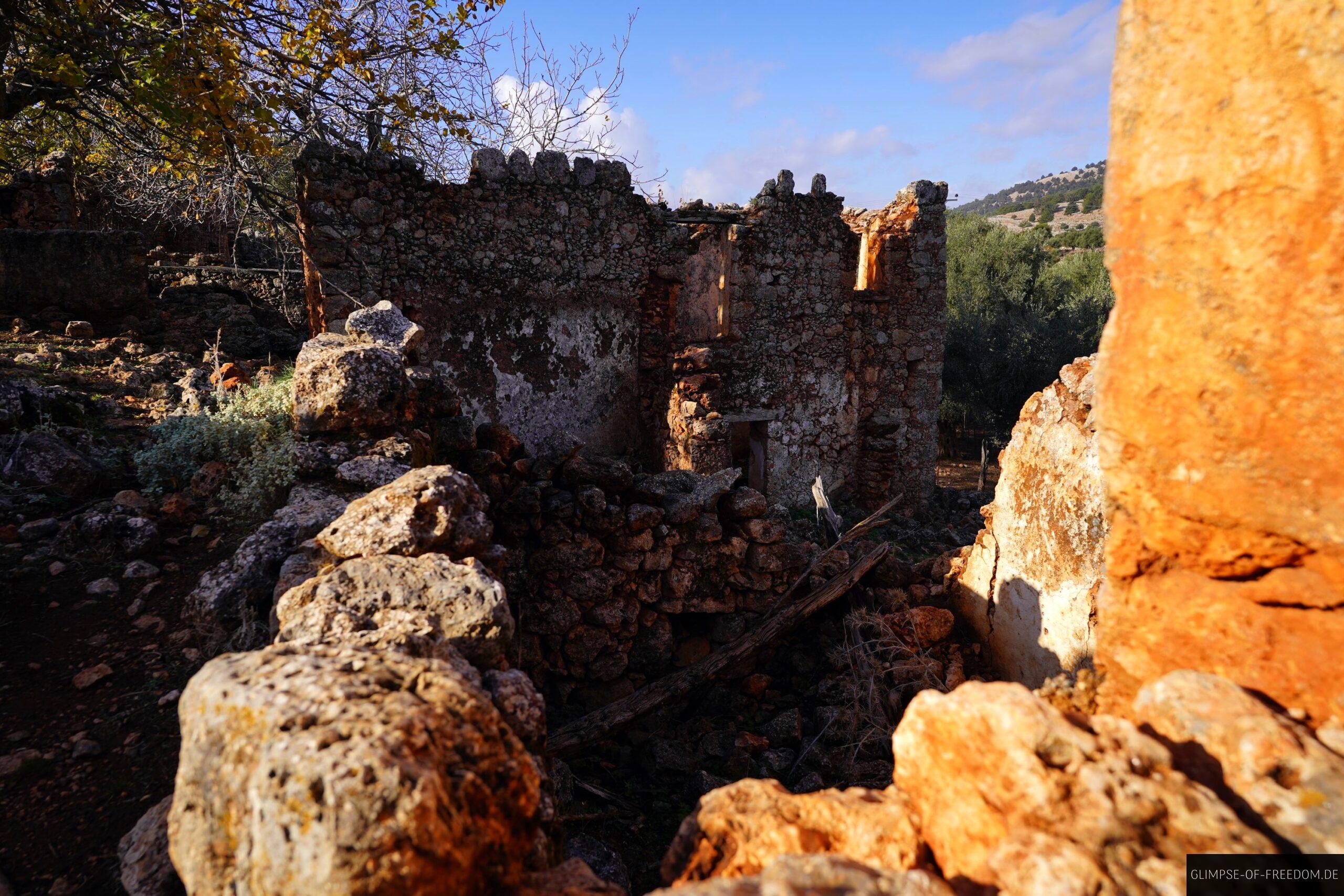 Gemaeuer in Aradena scaled Gemäuer in Aradena