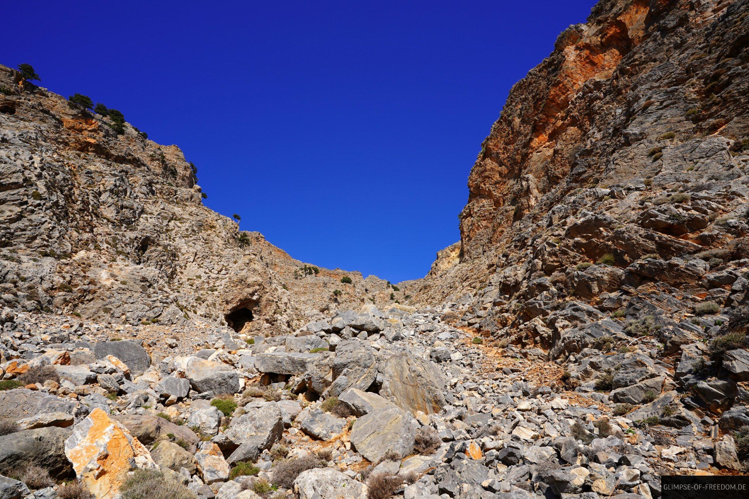 Geroell am Wanderweg auf Kreta scaled Geröll am Wanderweg auf Kreta