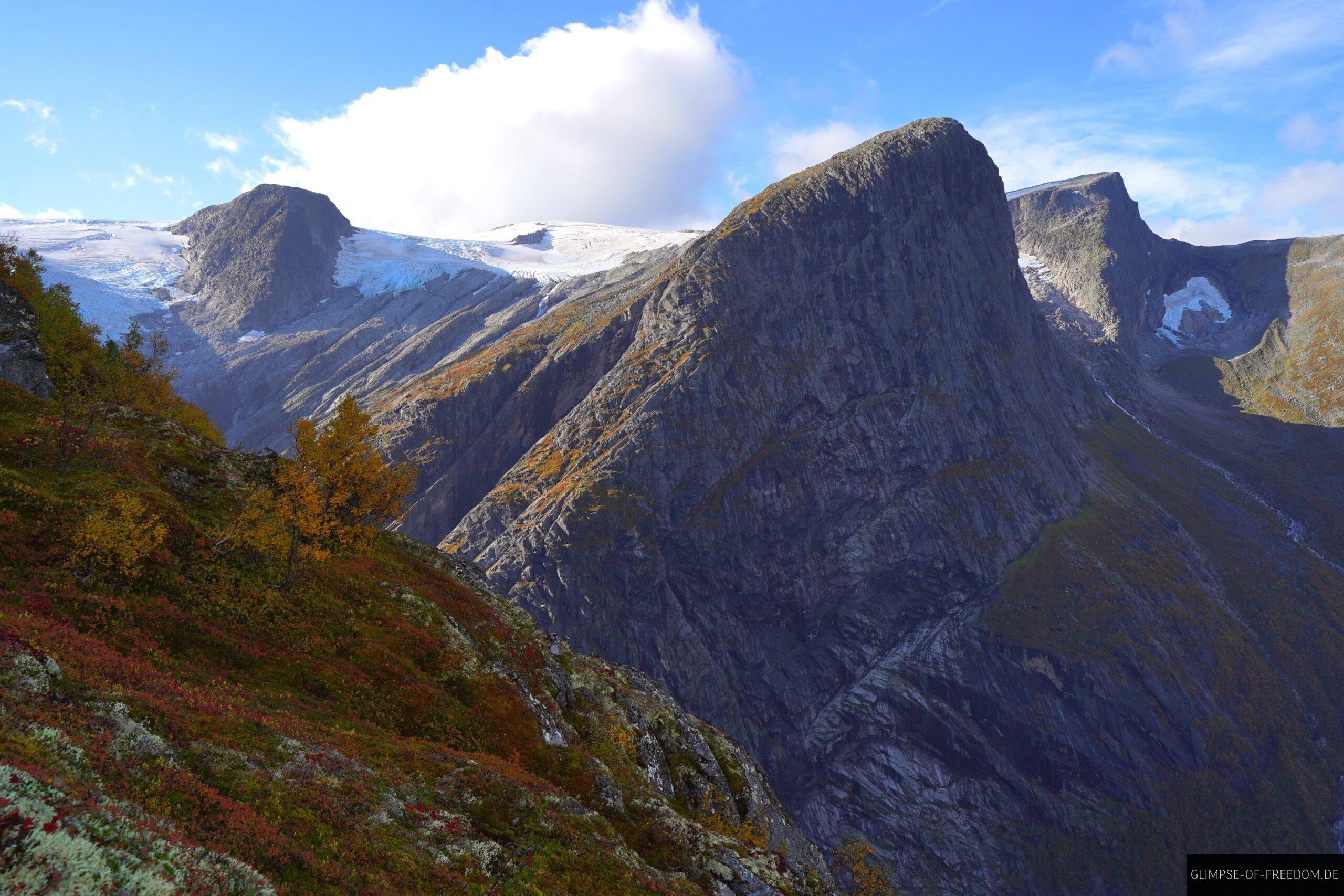 Gigantische Berge im Jostelalsbreen Nationalpark scaled Gigantische Berge im Jostelalsbreen Nationalpark