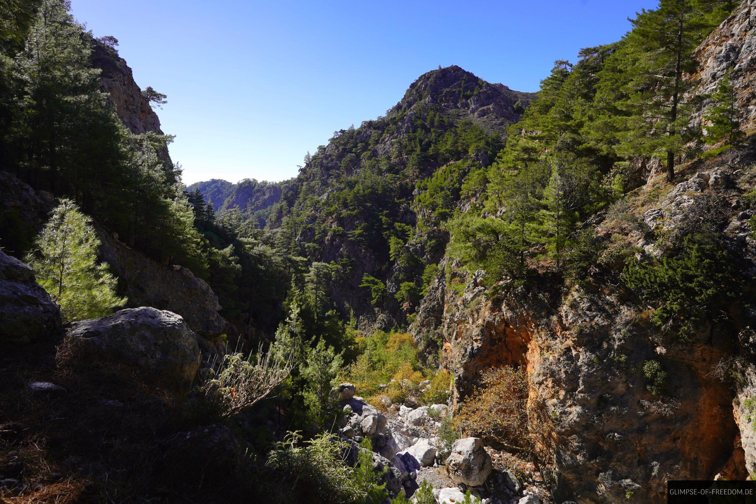 Grandiose Aussicht durch die Agia Irini Schlucht scaled Grandiose Aussicht durch die Agia Irini Schlucht