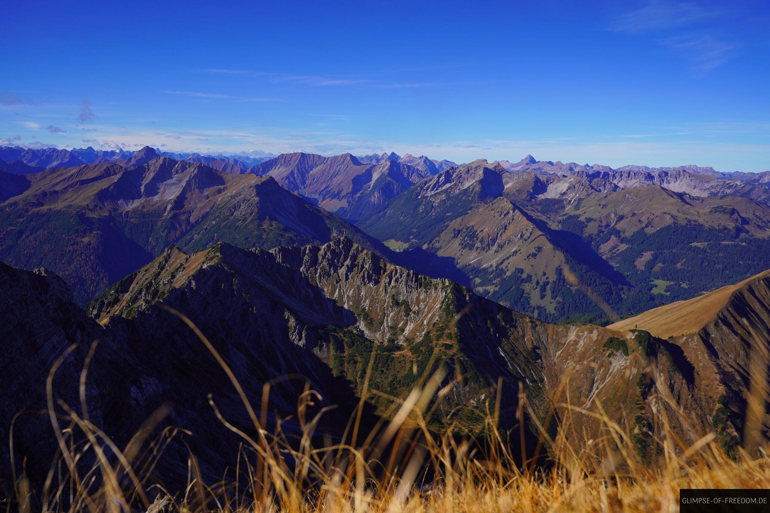 Grandiose Aussicht vom Gipfel des Roten Steins