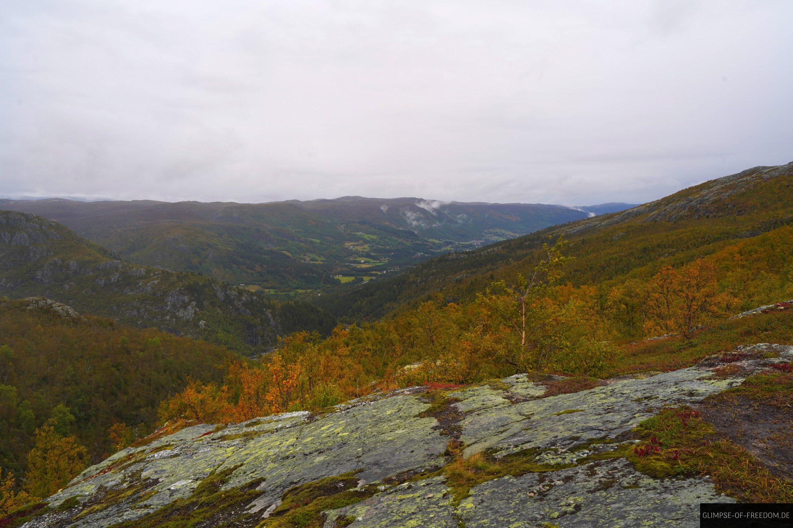 Grandiose Aussicht vom Hivjufossen Wasserfall scaled Grandiose Aussicht vom Hivjufossen Wasserfall