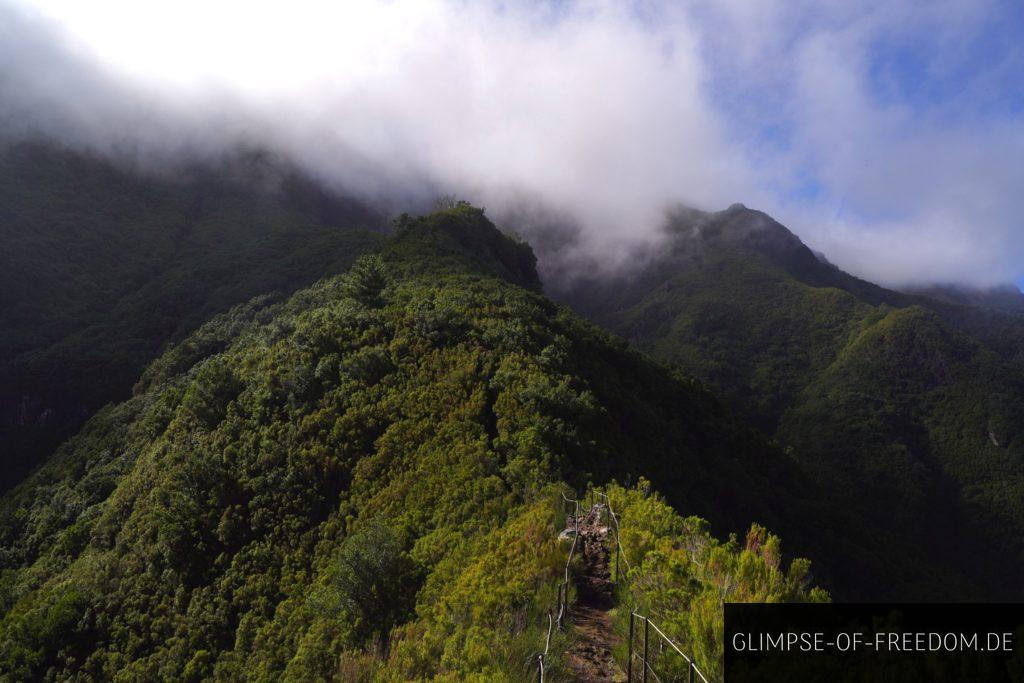 Grat über die Madeira Berglandschaft