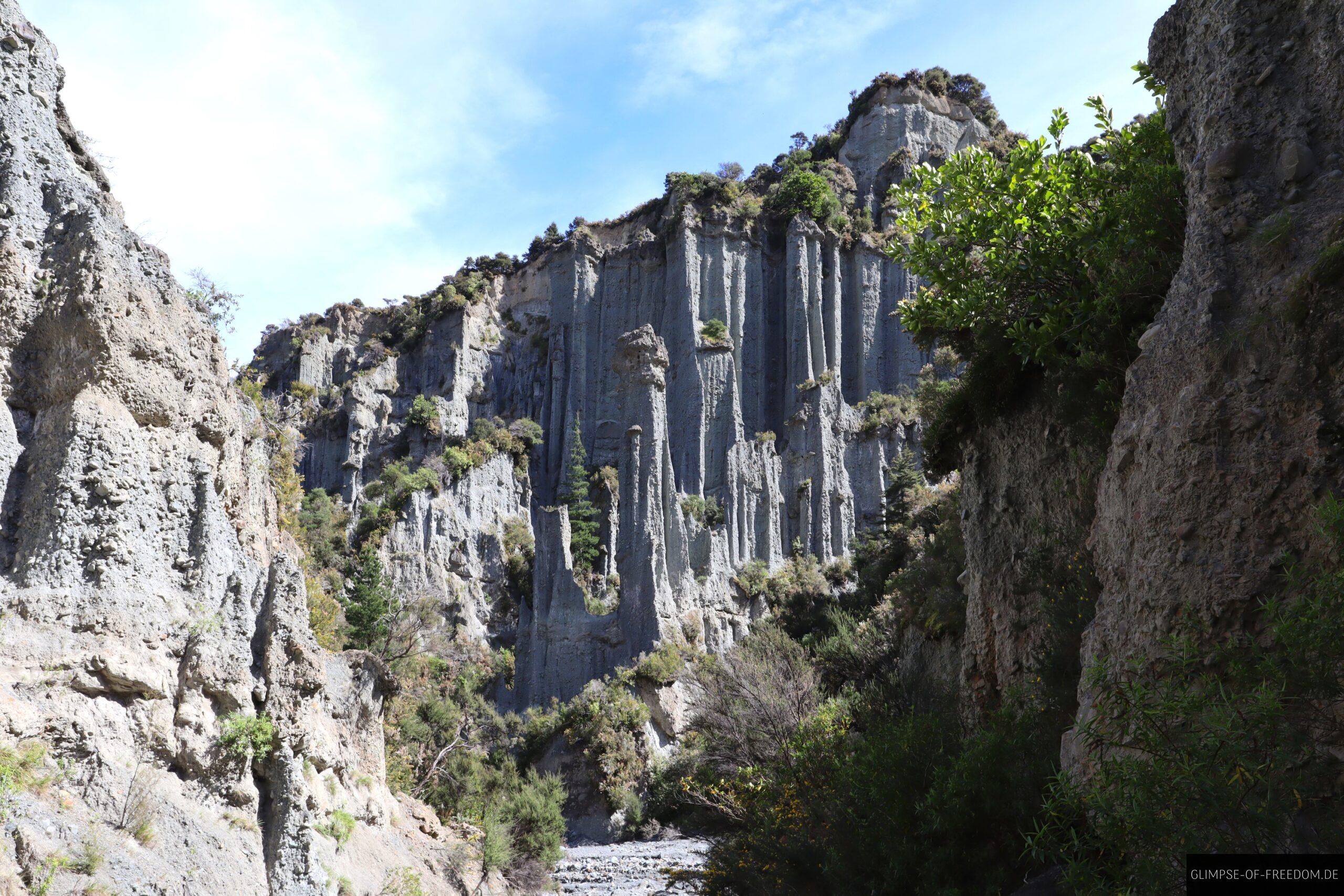 Grosse Felswand der Putangirua Pinnacles scaled Große Felswand der Putangirua Pinnacles