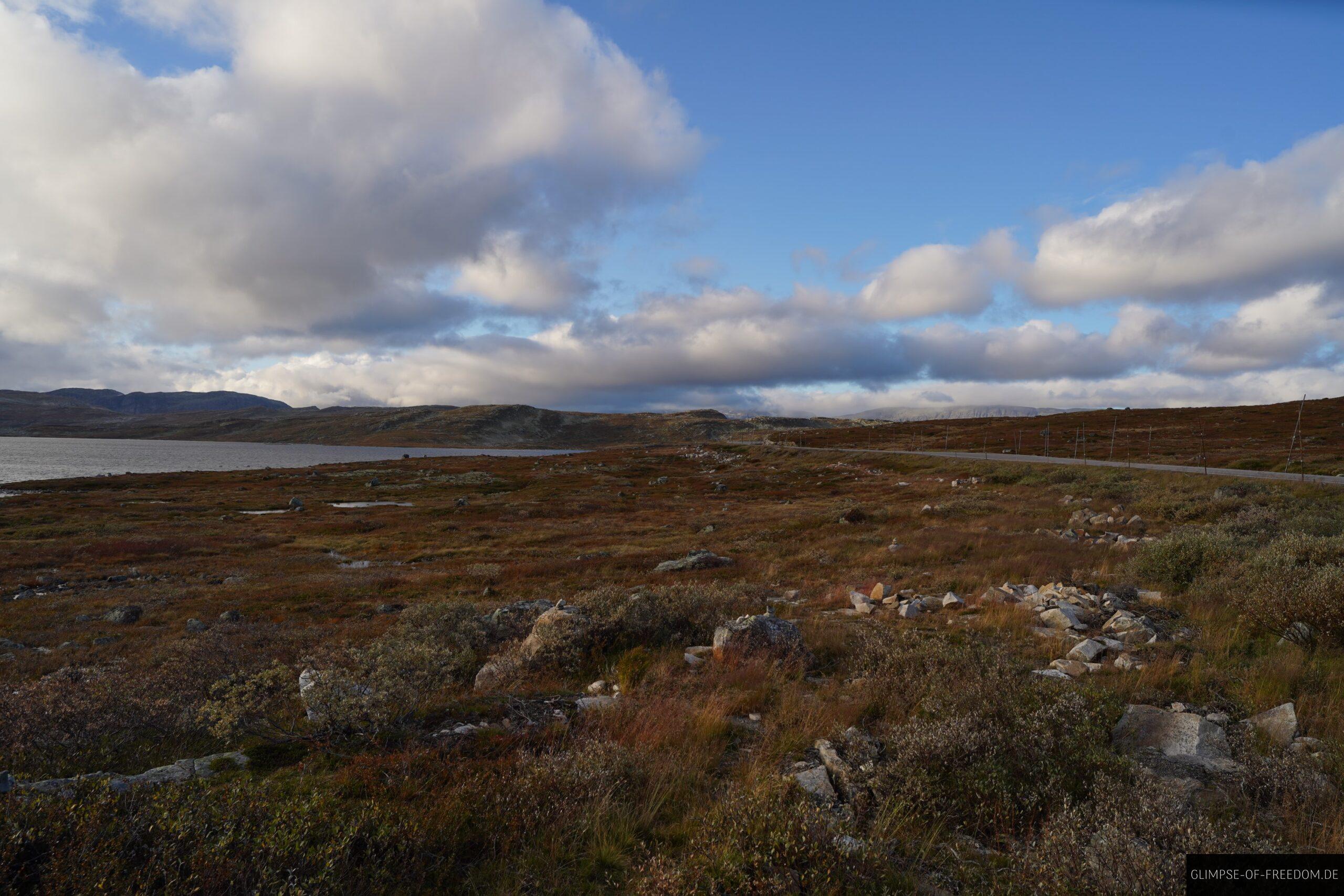 Hardangervidda im Herbst Rot scaled Hardangervidda im Herbst Rot