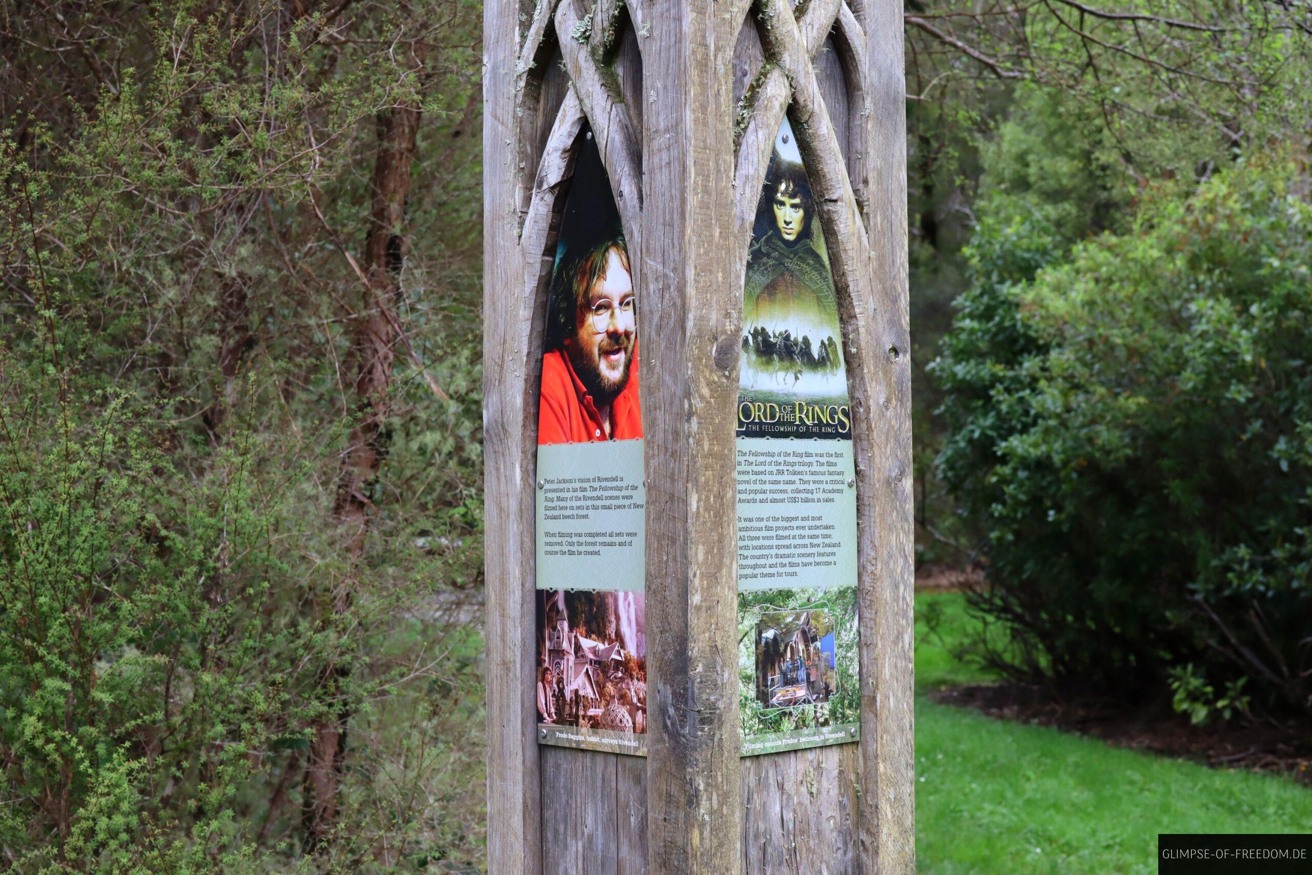 Herr Der Ringe Info Pfeiler scaled Herr Der Ringe Info Pfeiler
