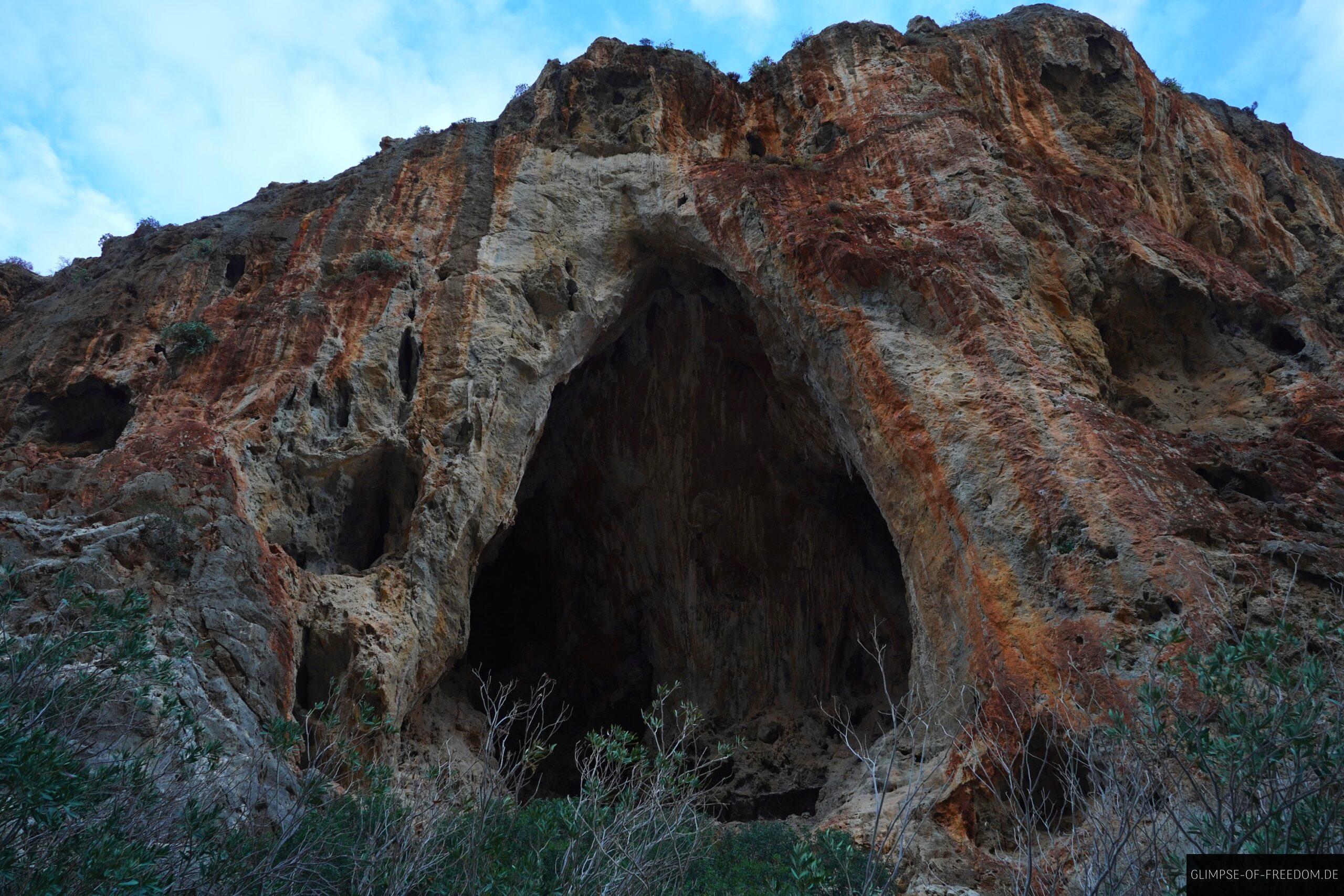 Hoehlen der Einsiedlicher in der Agiofarago Schlucht scaled Höhlen der Einsiedlicher in der Agiofarago Schlucht
