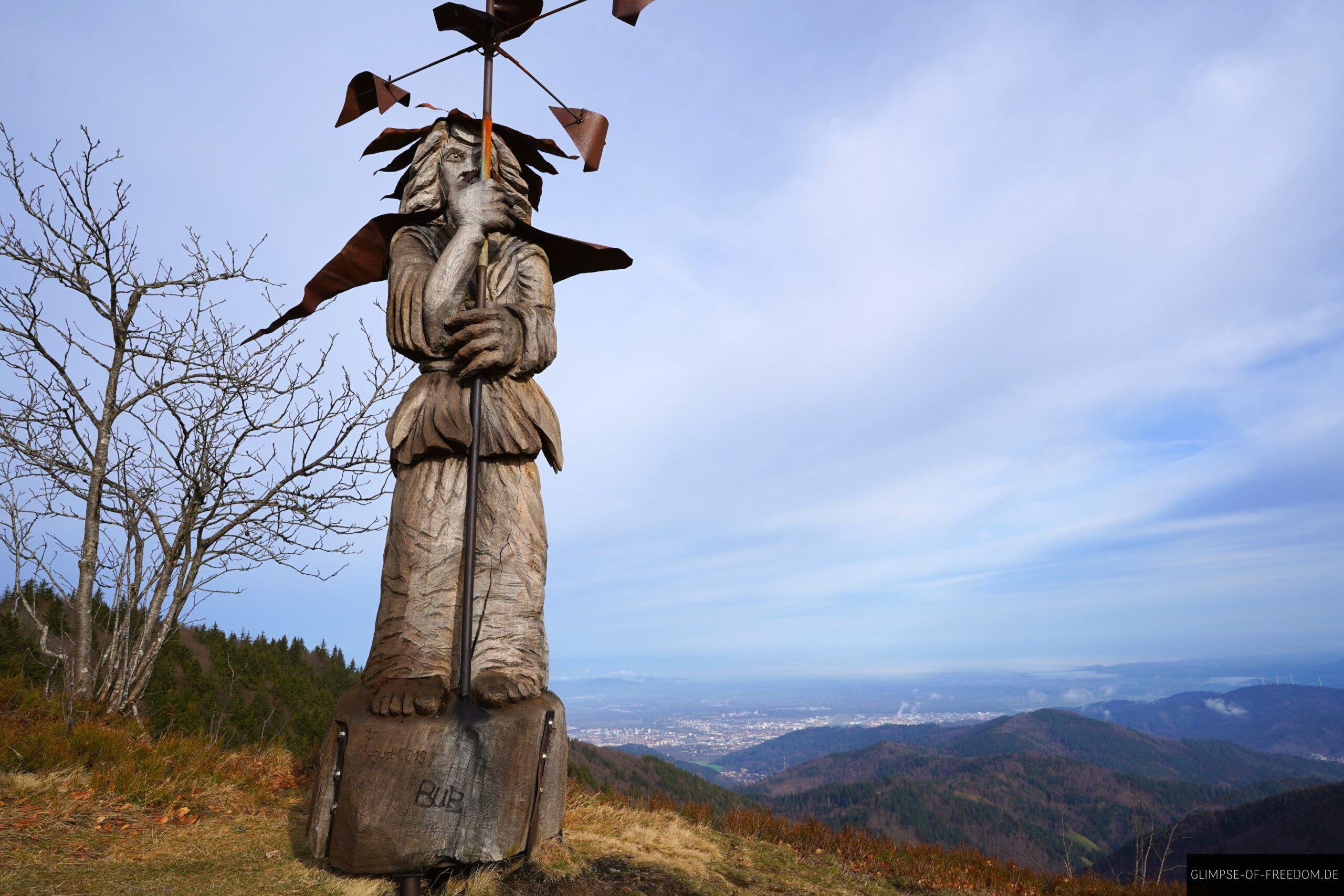 Holzskulptur am Gipfel des Schauinsland scaled Holzskulptur am Gipfel des Schauinsland