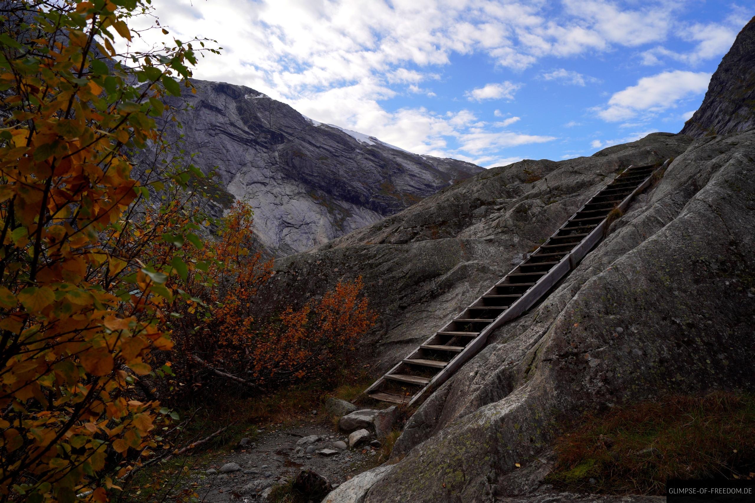 Holztreppe auf Nigardsbreen Wanderweg Holztreppe auf Nigardsbreen Wanderweg