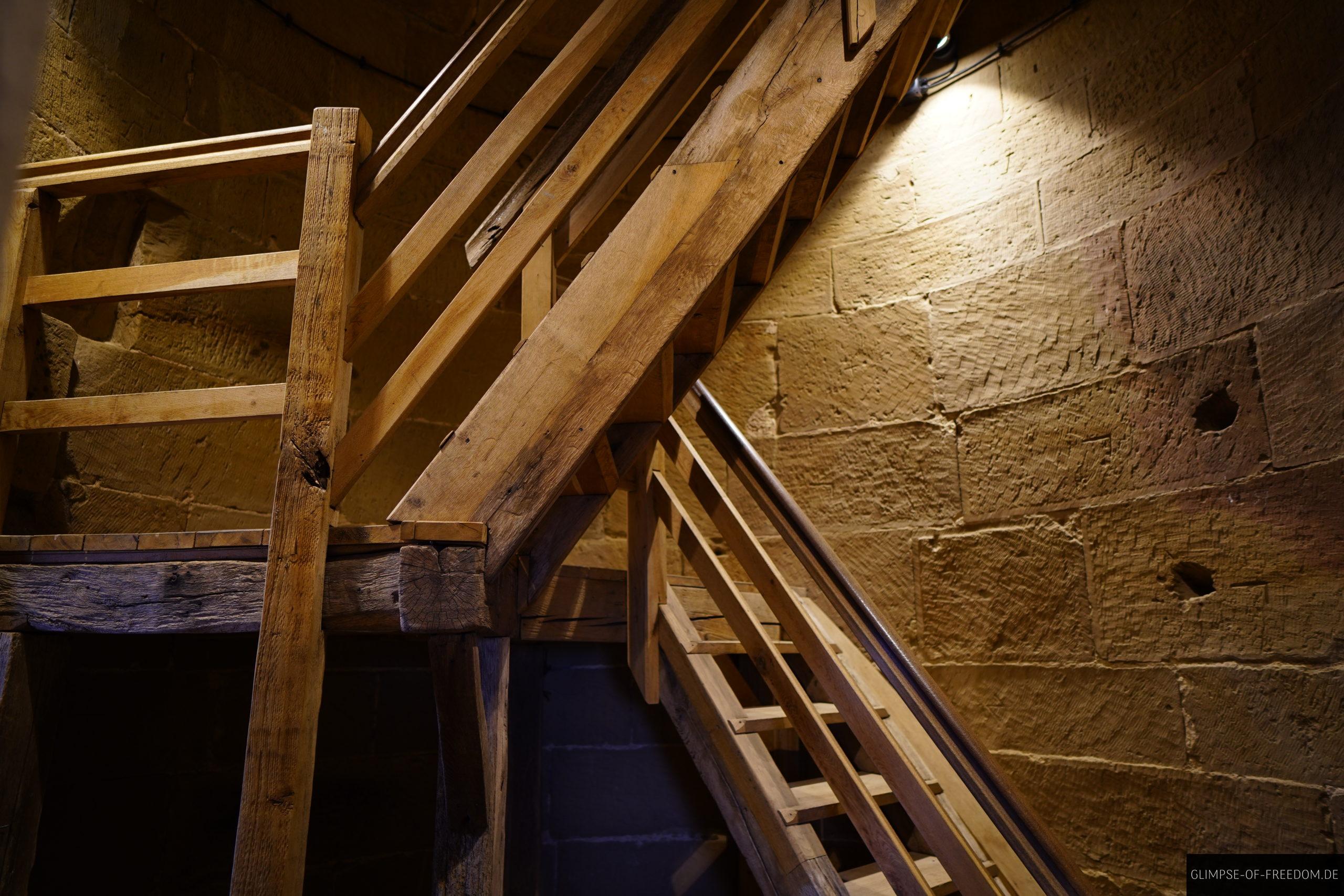 Holztreppen im Innern des Bergfrieds scaled Holztreppen im Innern des Bergfrieds