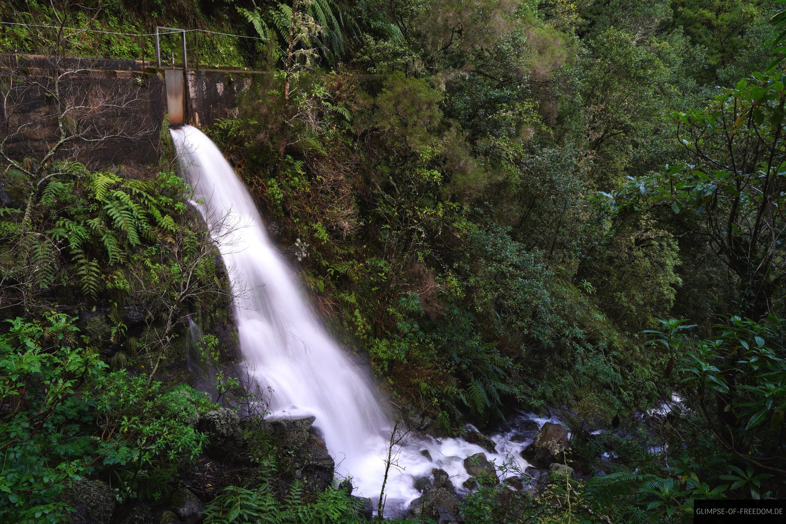 Idyllischer Wasserfall auf der Levada Tour Idyllischer Wasserfall auf der Levada Tour
