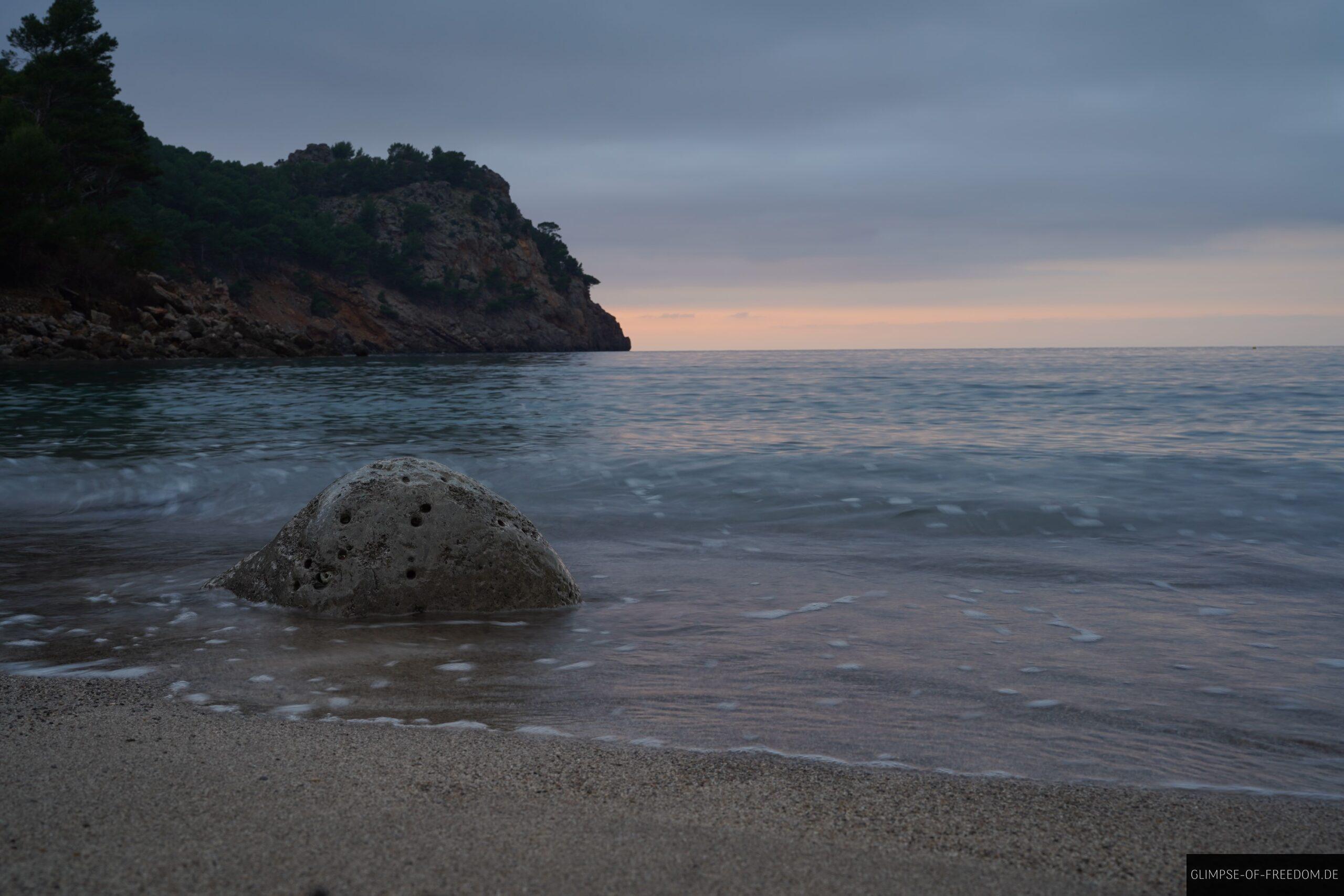 Idyllisches Meer an der Cala Tuent scaled Idyllisches Meer an der Cala Tuent