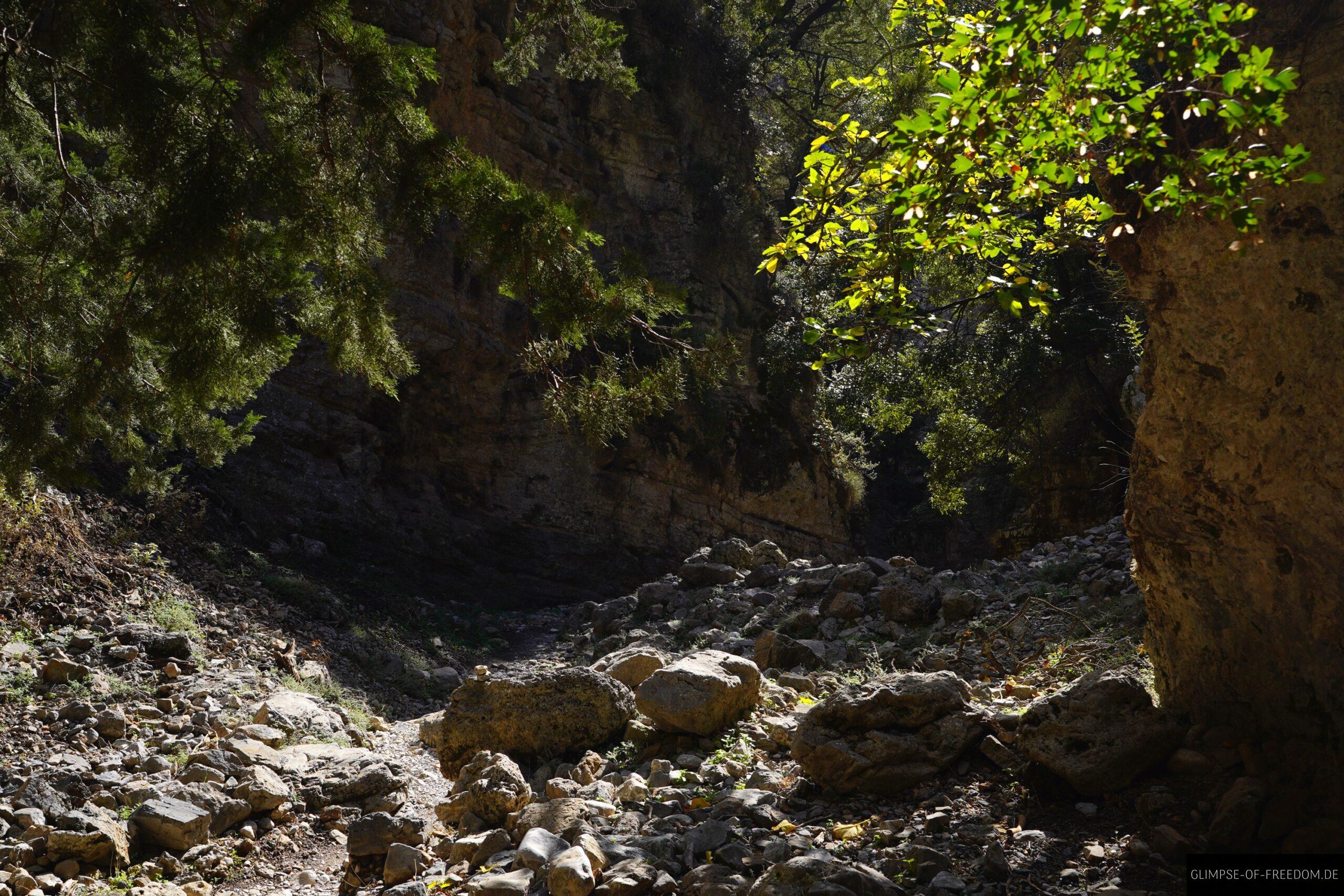 Imbros Schlucht zwischen Licht und Schatten scaled Imbros Schlucht zwischen Licht und Schatten