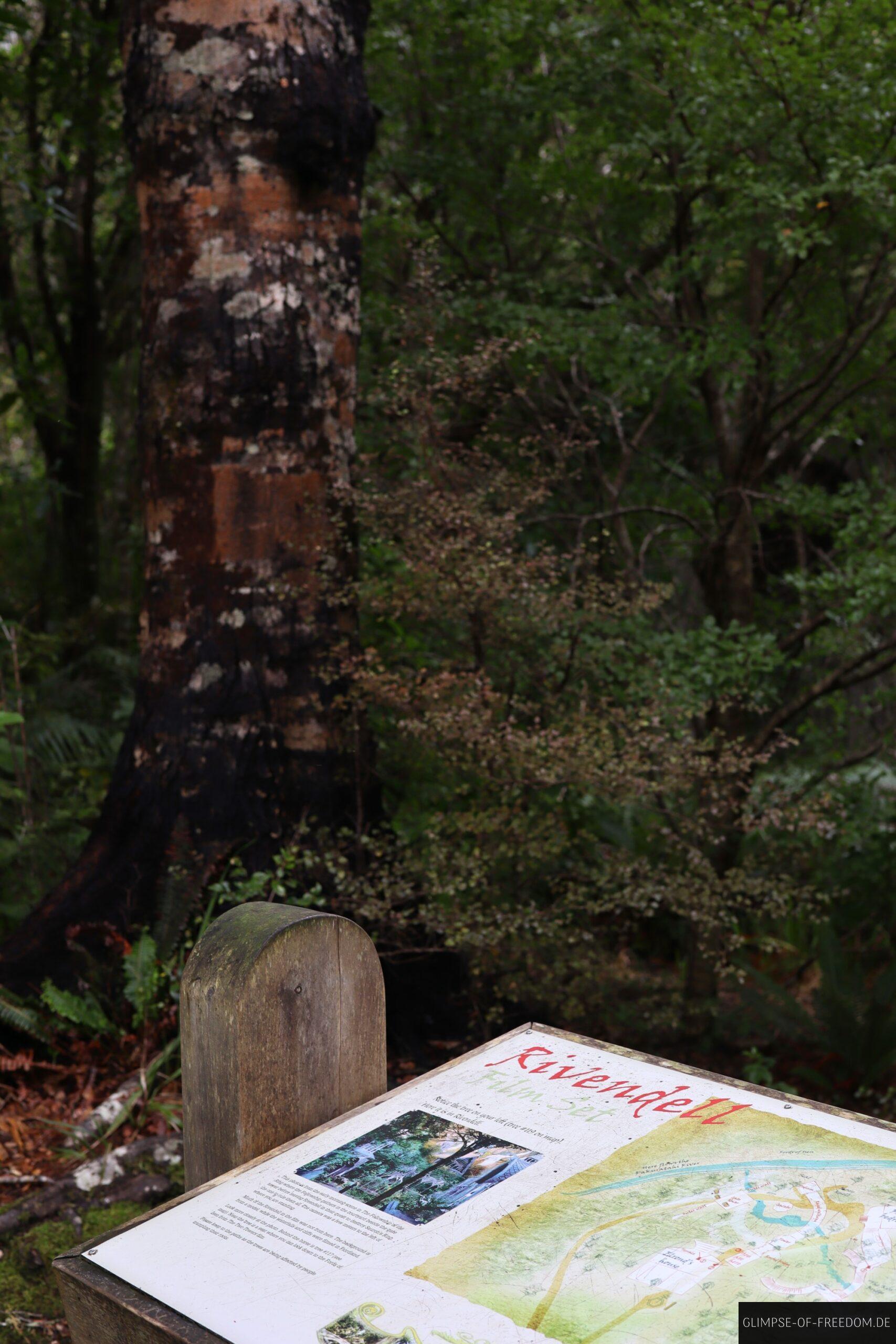 Infotafel am Rivendell Filmset scaled Infotafel am Rivendell Filmset