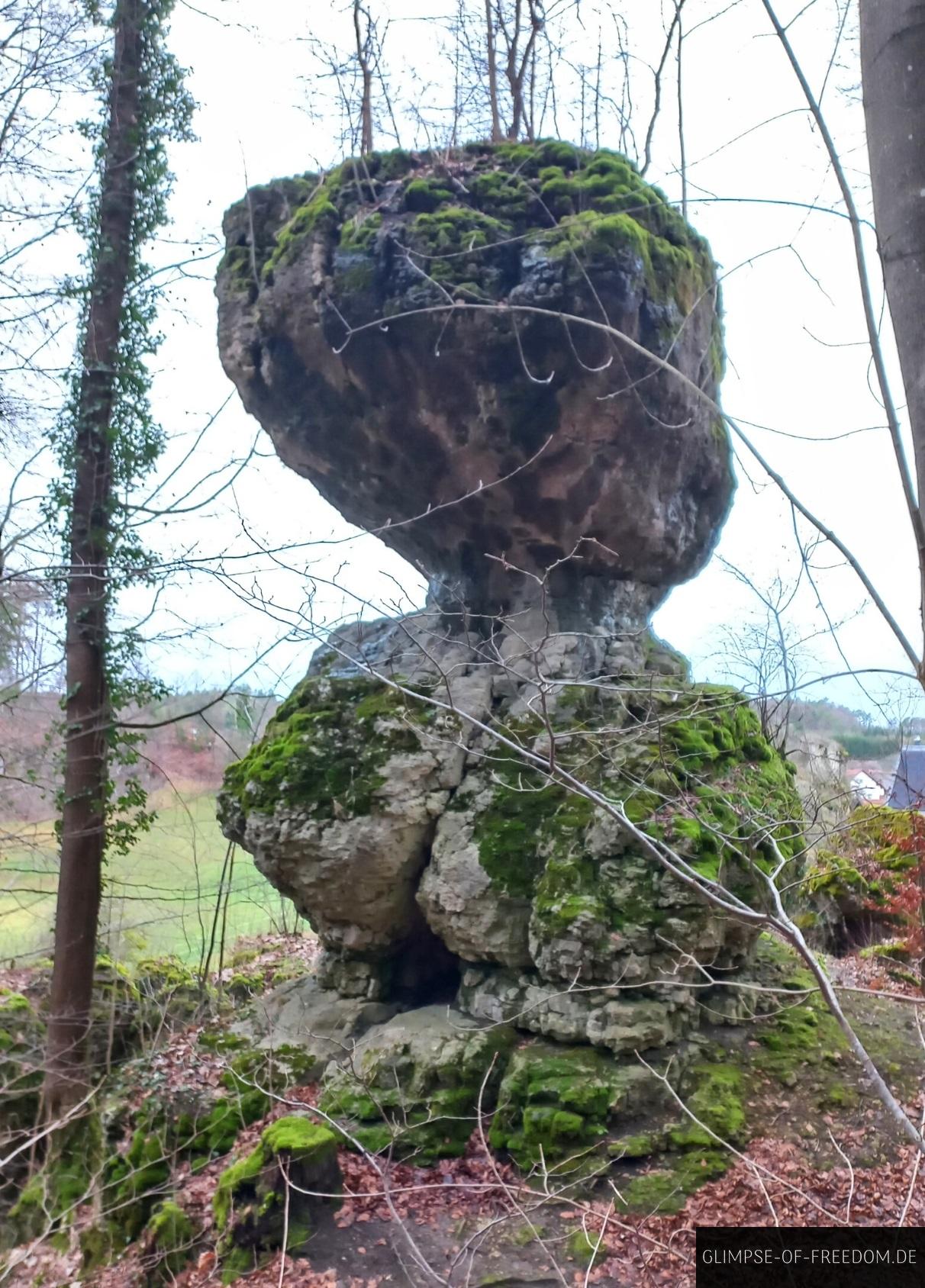 Interessante Felsen auf der Burgruine Leienfels Wanderung