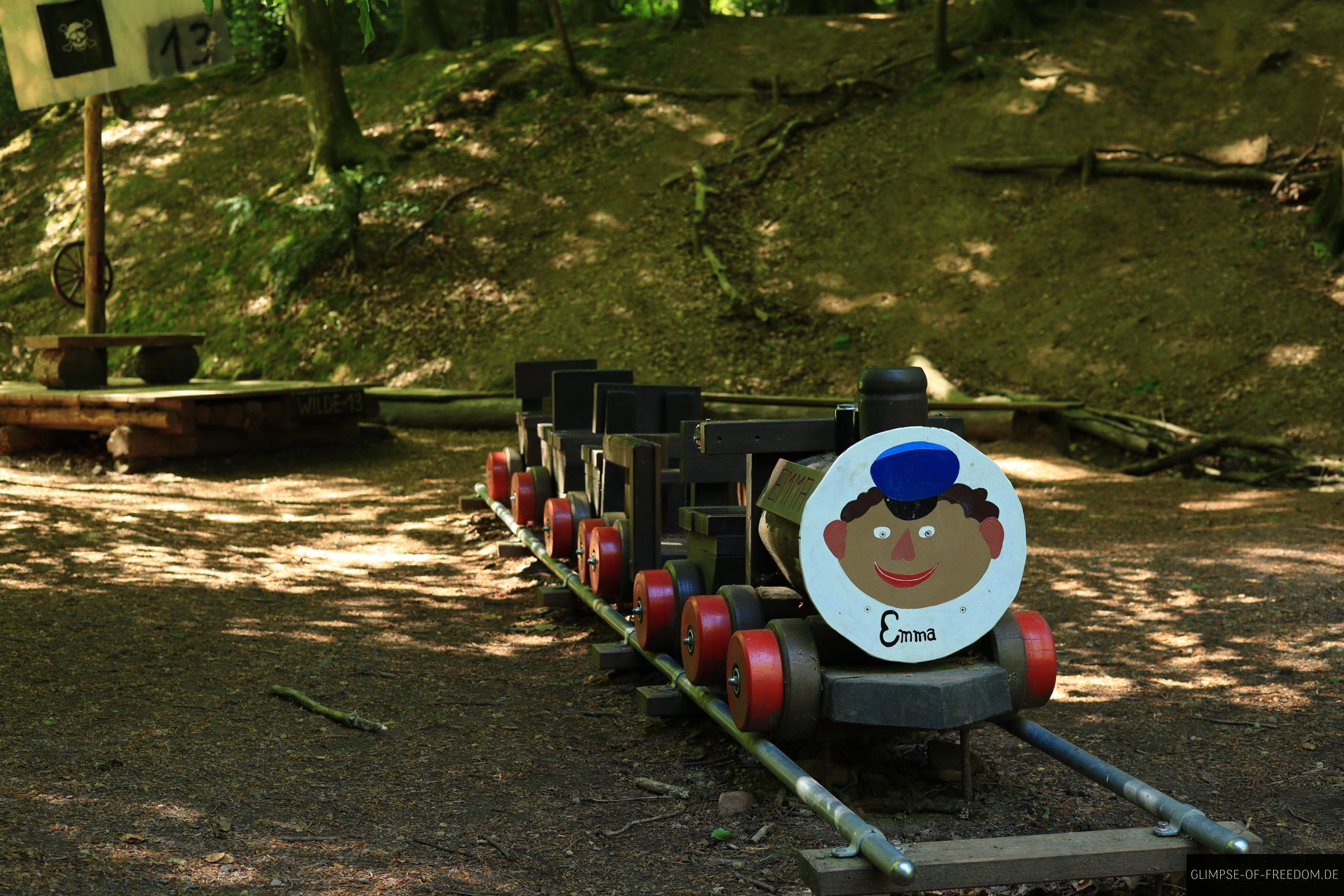 Jim Knopf und Lukas Lokomotive Emma scaled Jim Knopf und Lukas Lokomotive Emma