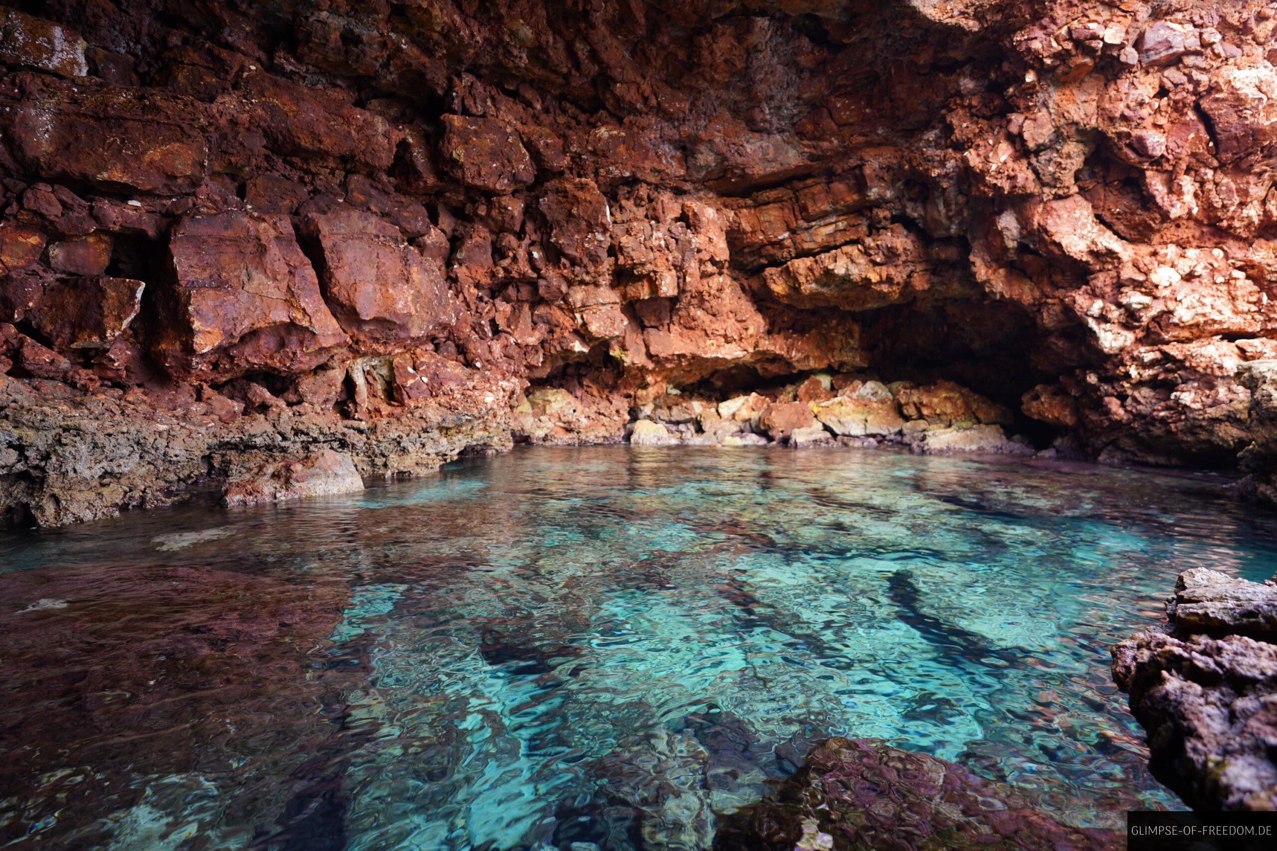 Klares Wasser an der Cala Morlanda scaled Klares Wasser an der Cala Morlanda