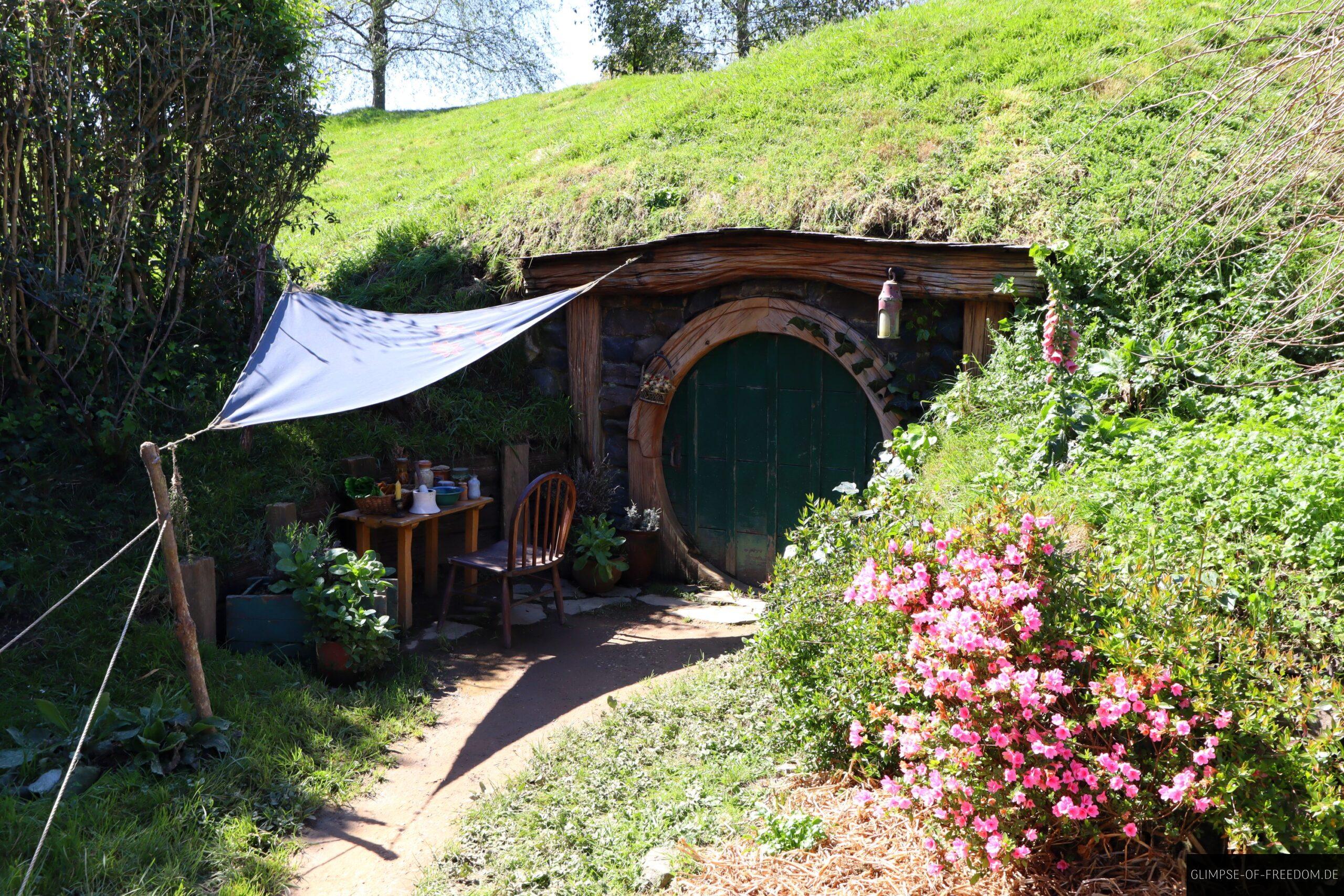 Kleine schattige Hobbithoehle scaled Kleine schattige Hobbithöhle