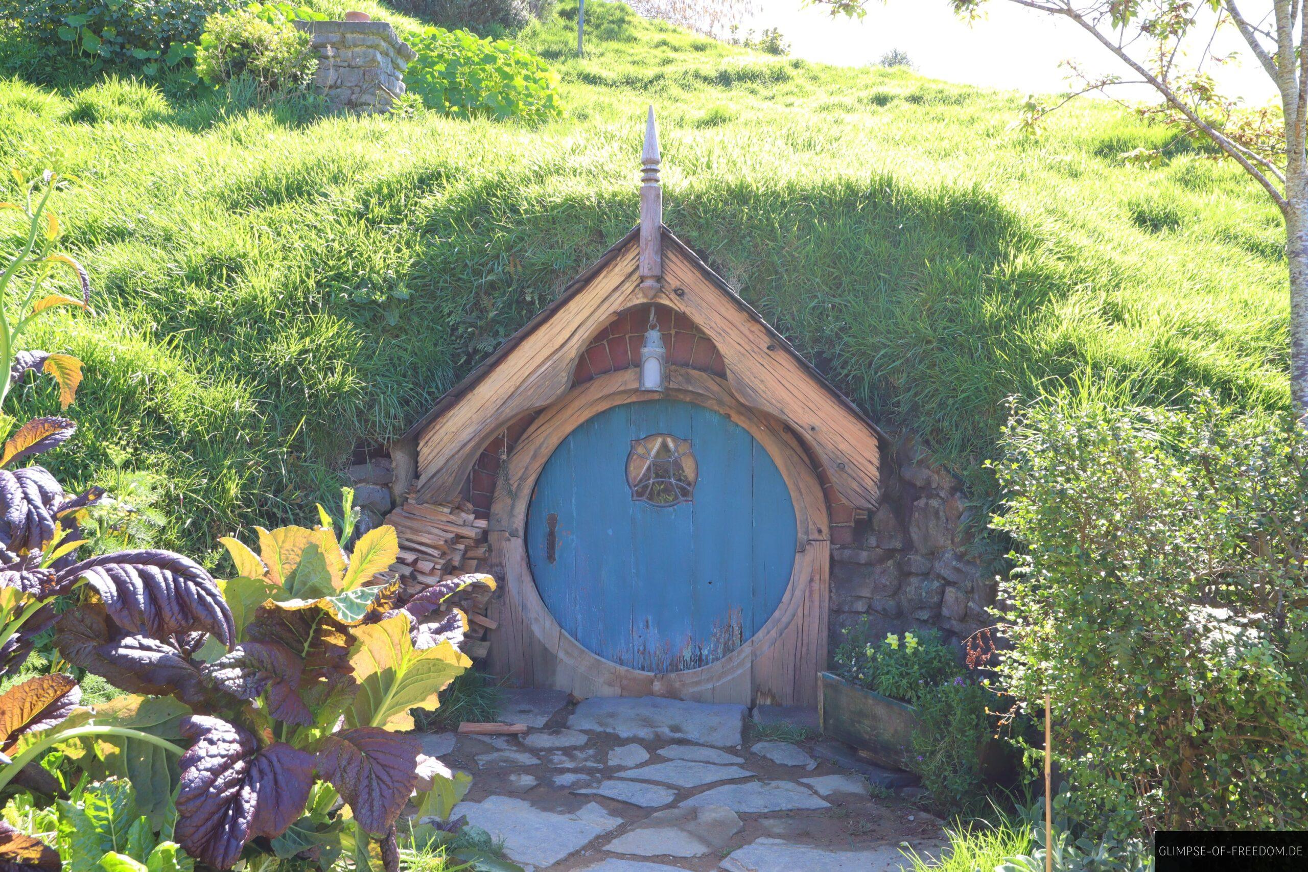 Kleiner Eingang zum Hobbithaus scaled Kleiner Eingang zum Hobbithaus