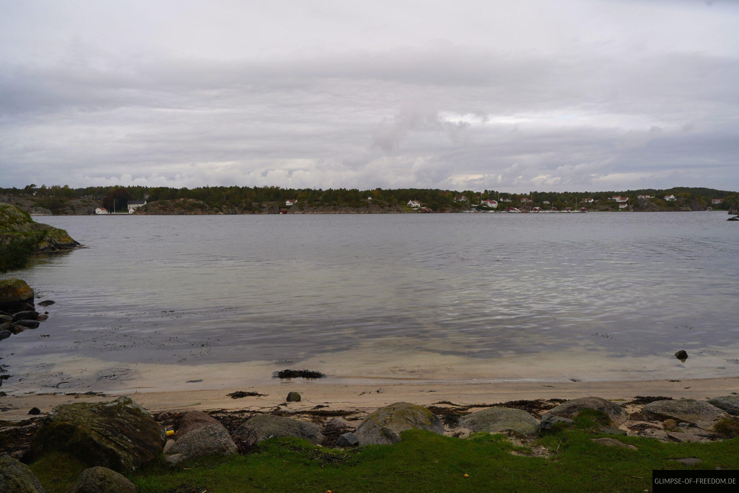 Kleiner Sandstrand im Kalvehageneset Naturgebiet scaled Kleiner Sandstrand im Kalvehageneset Naturgebiet