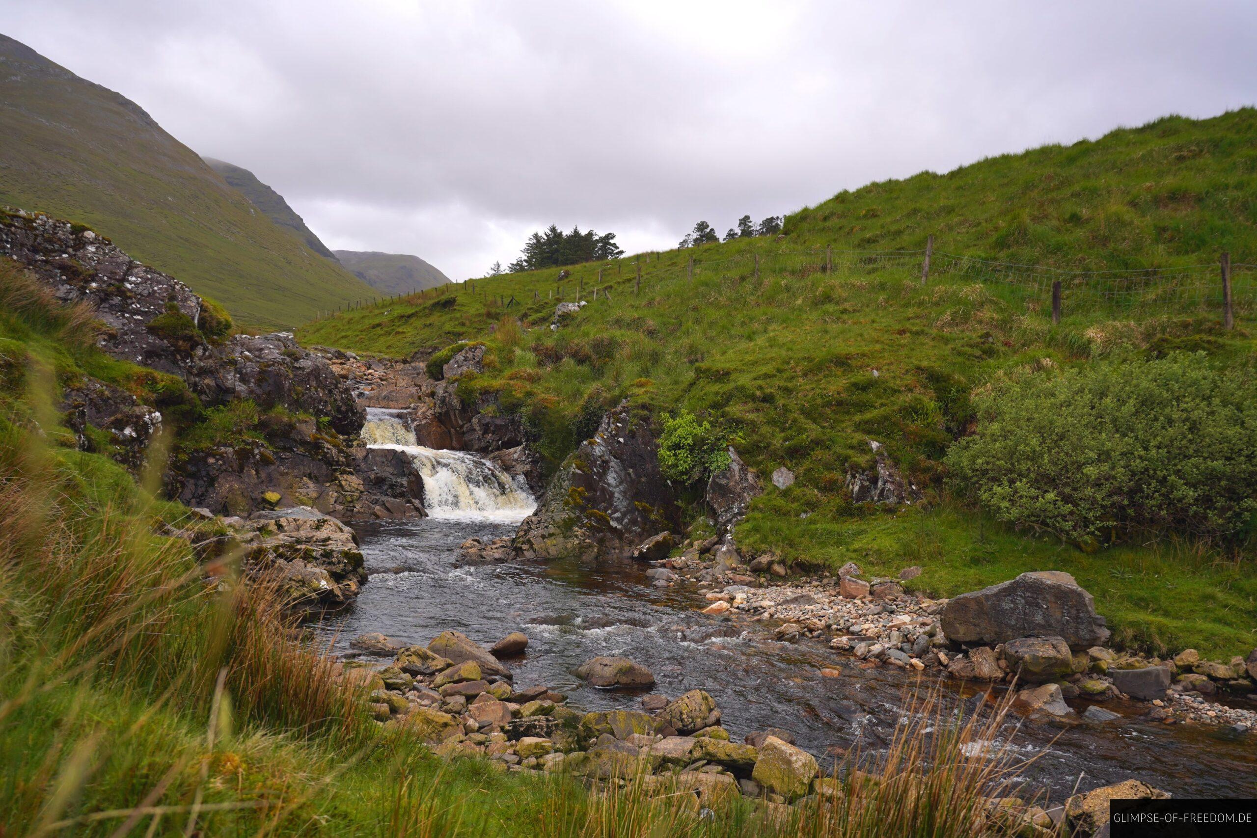 Kleiner Wasserfall am Kylemore River scaled Kleiner Wasserfall am Kylemore River