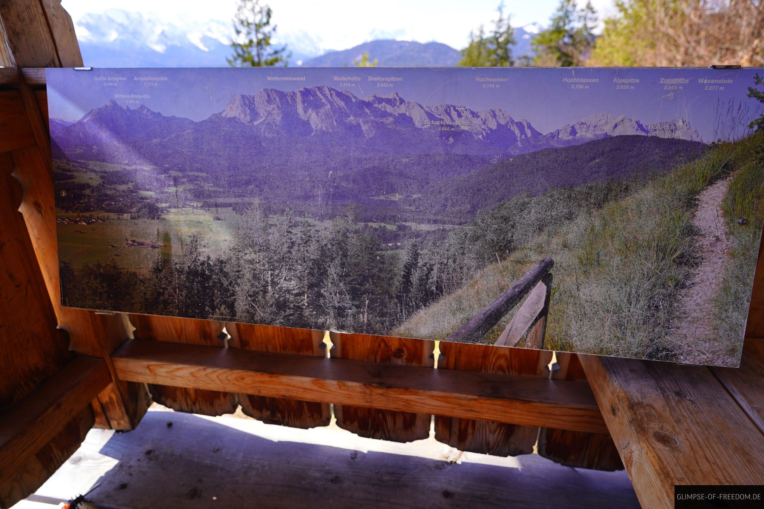 Krepelschrofen Schutzhuette mit Infotafel scaled Krepelschrofen Schutzhütte mit Infotafel