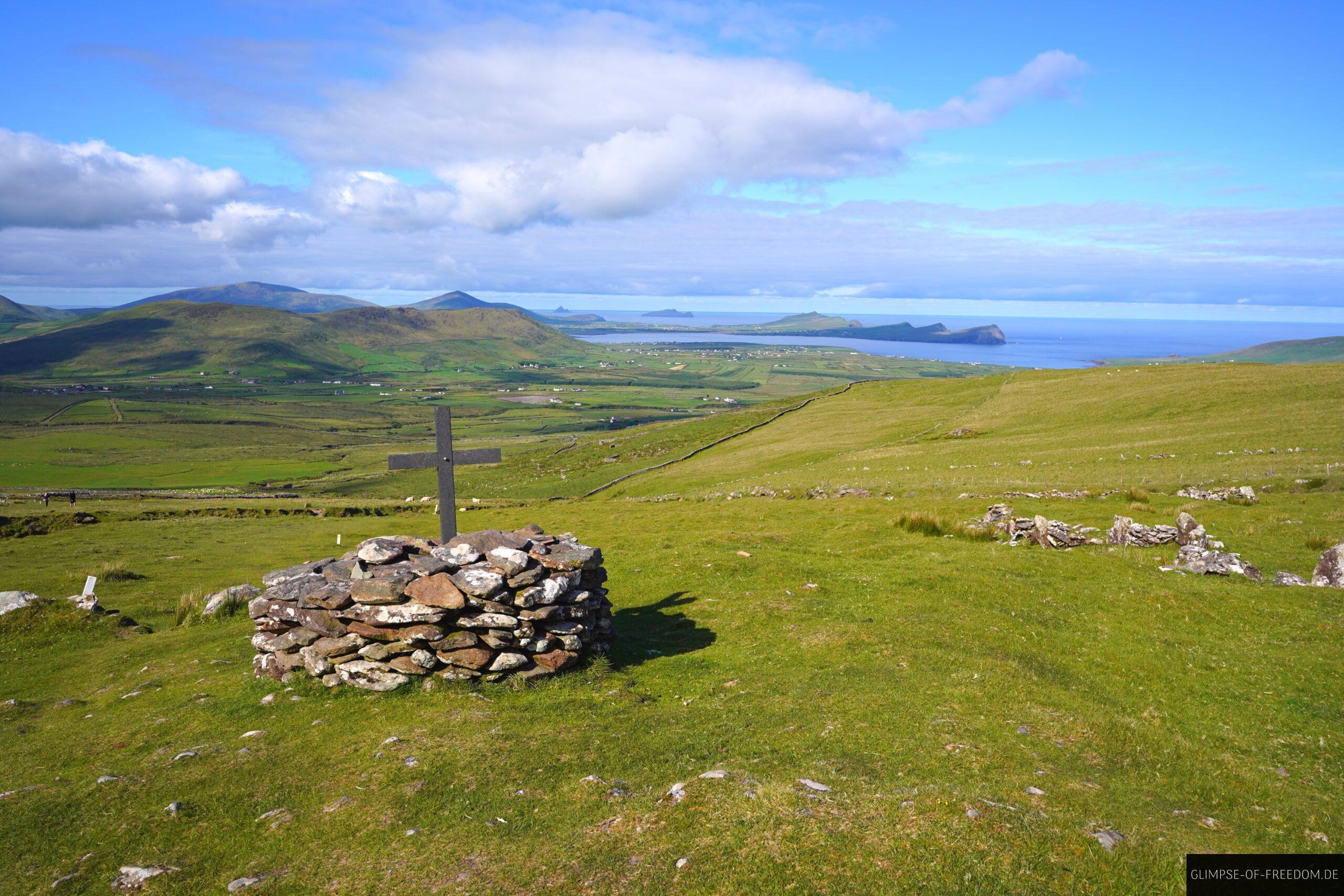 Kreuz und Aussicht in gruener Natur scaled Kreuz und Aussicht in grüner Natur