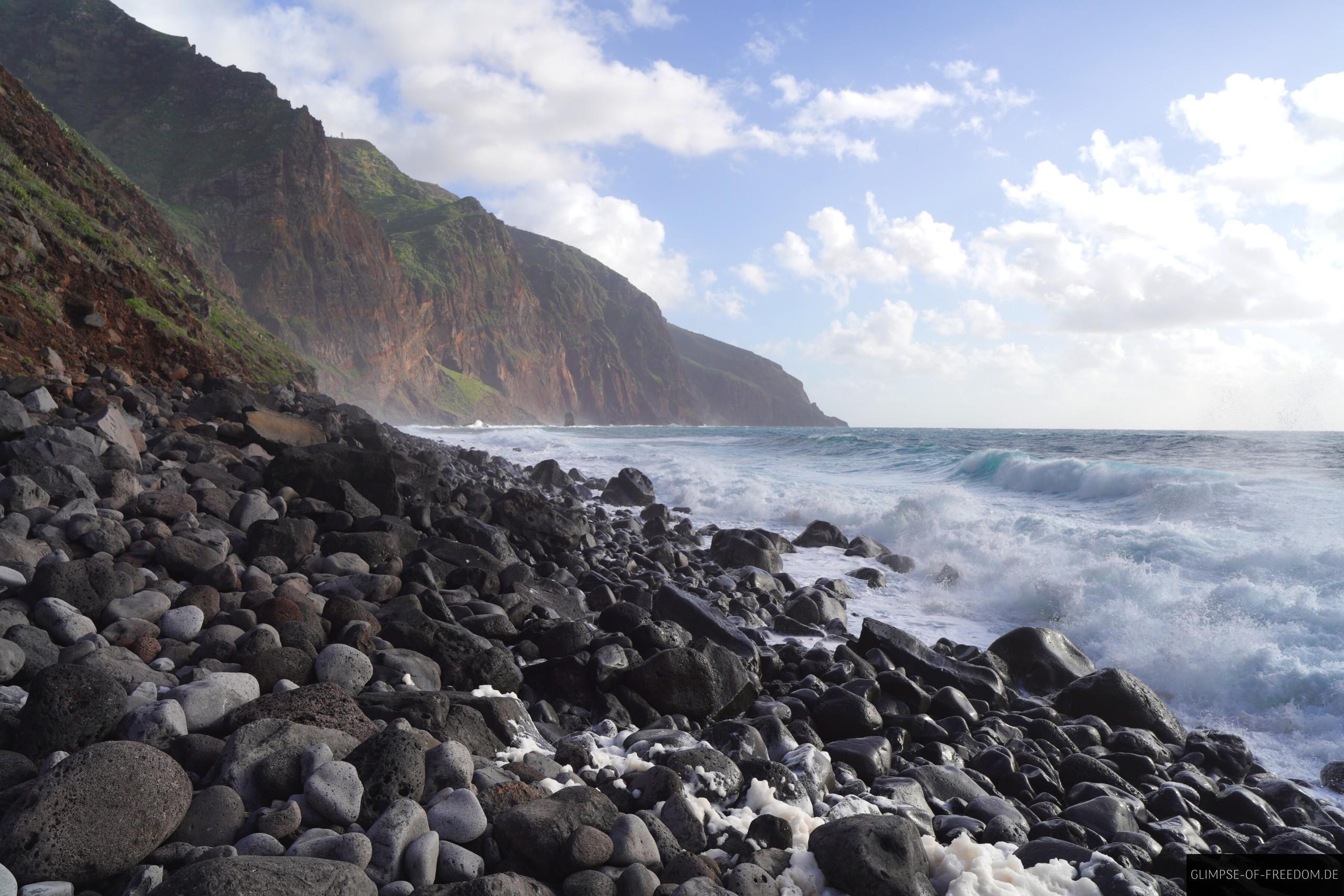 Küstenwanderung Madeira am Strand