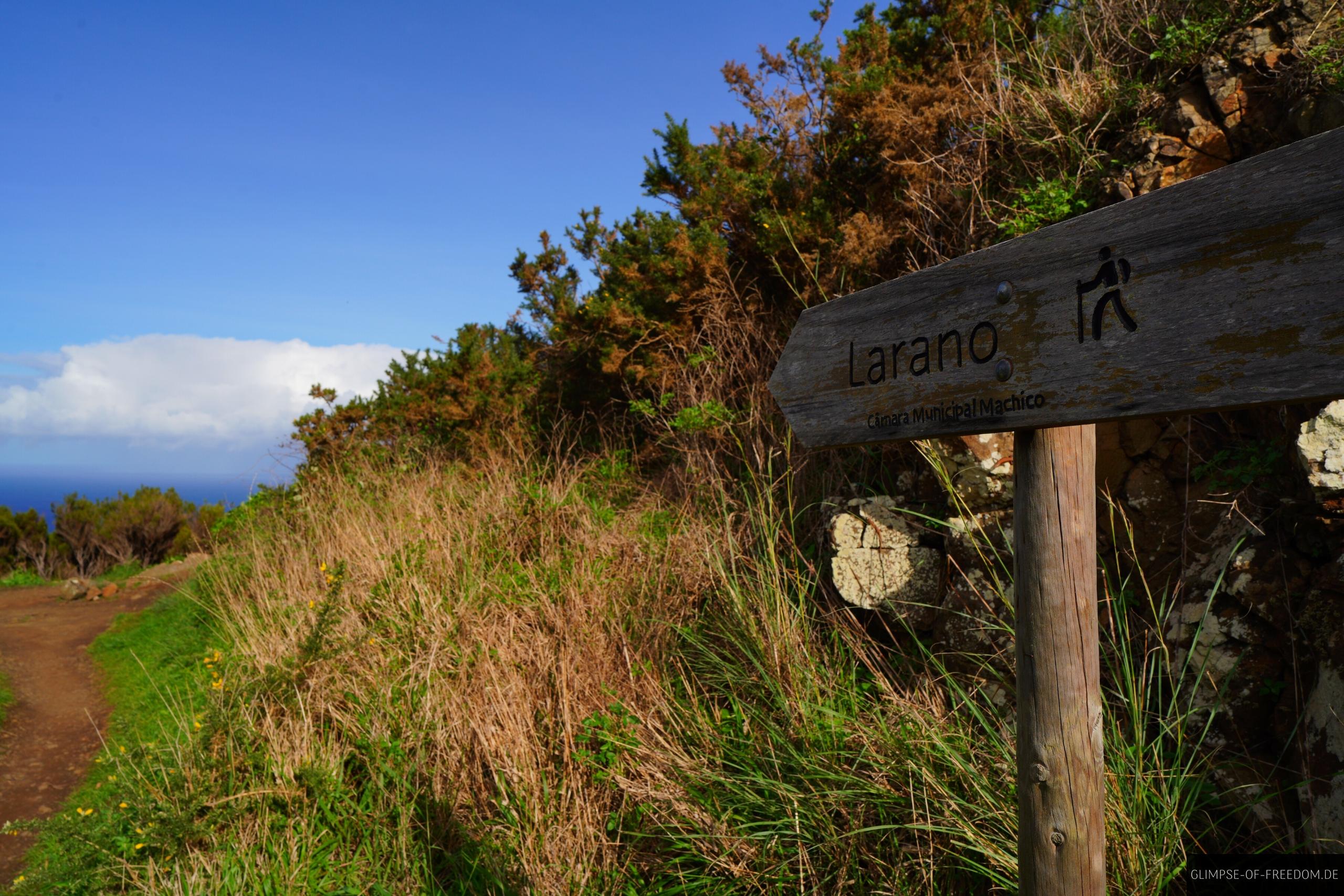 Larano Schild an der Nordkueste Madeiras Larano Schild an der Nordküste Madeiras