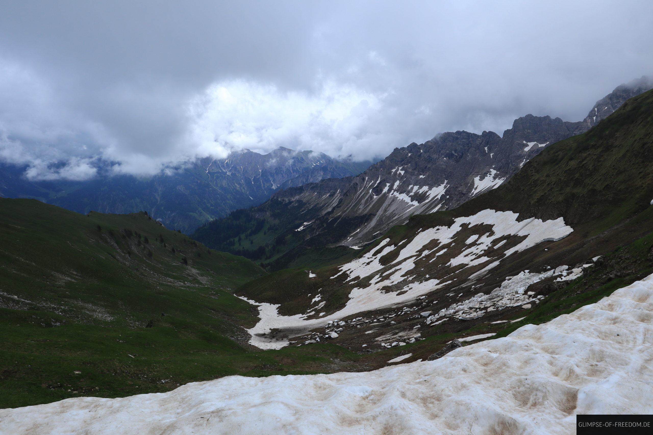 Letzte Schnee Reste auf derRotspitz Wanderung scaled Letzte Schnee Reste auf der Rotspitz Wanderung