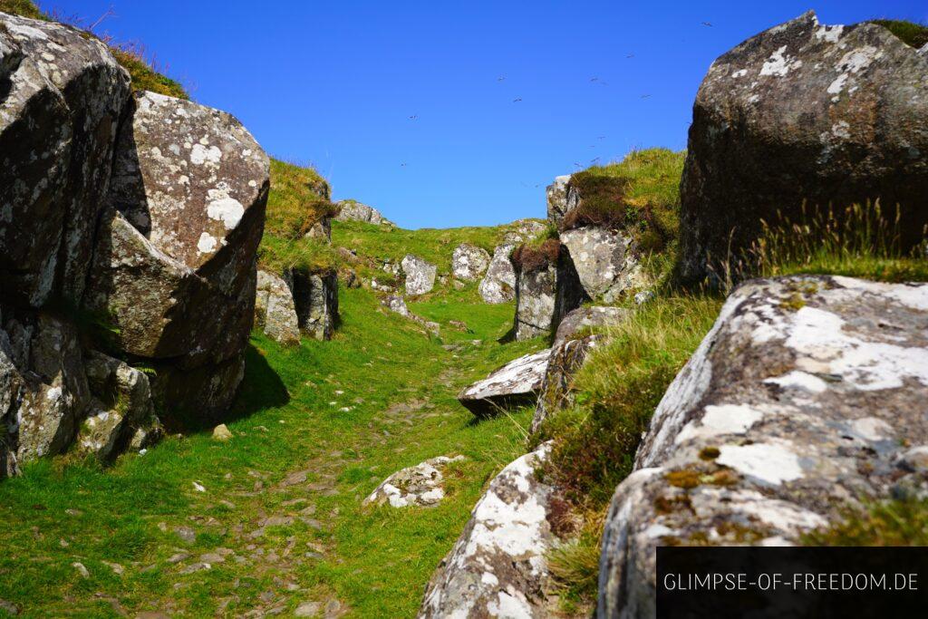 Markante Schneise am Dunadd Fort
