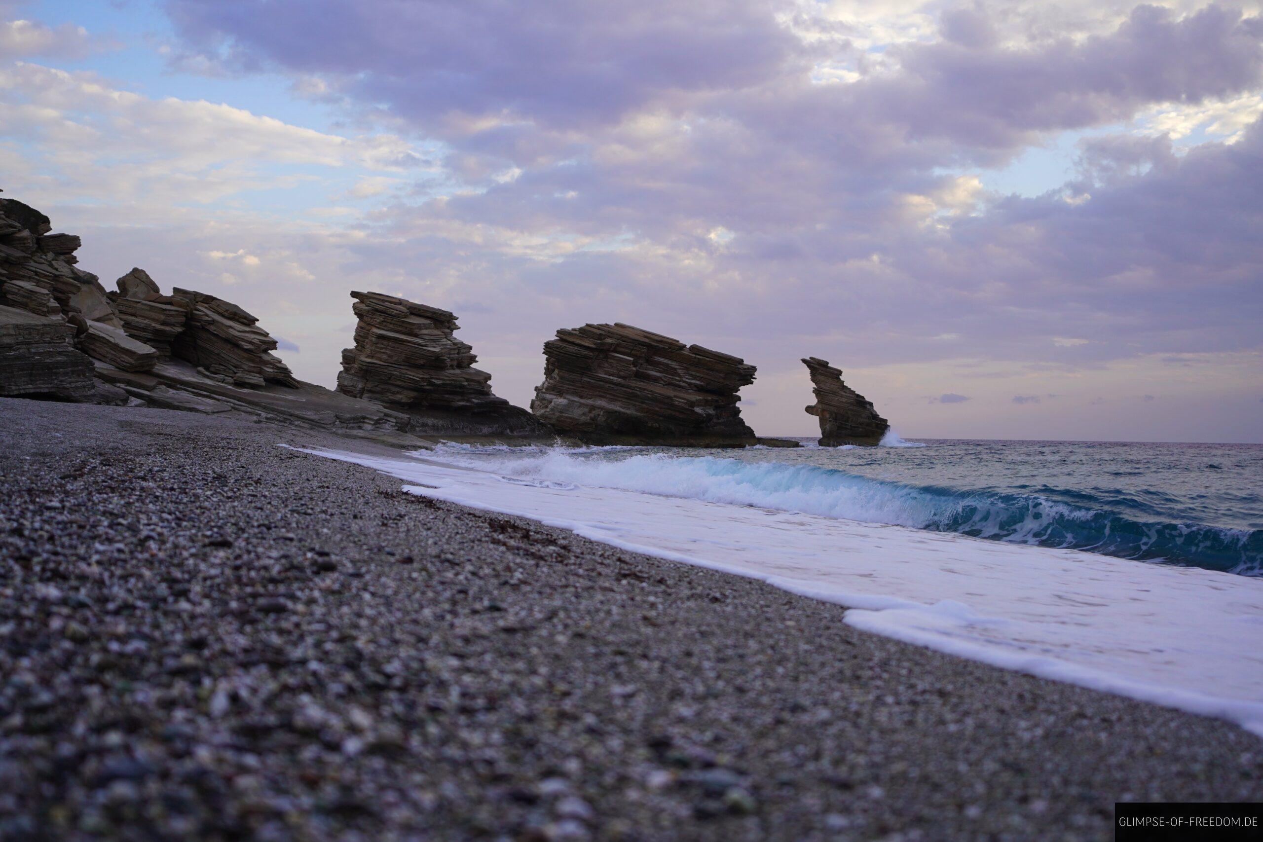 Meer und Felsen an der Kueste Kretas scaled Meer und Felsen an der Küste Kretas