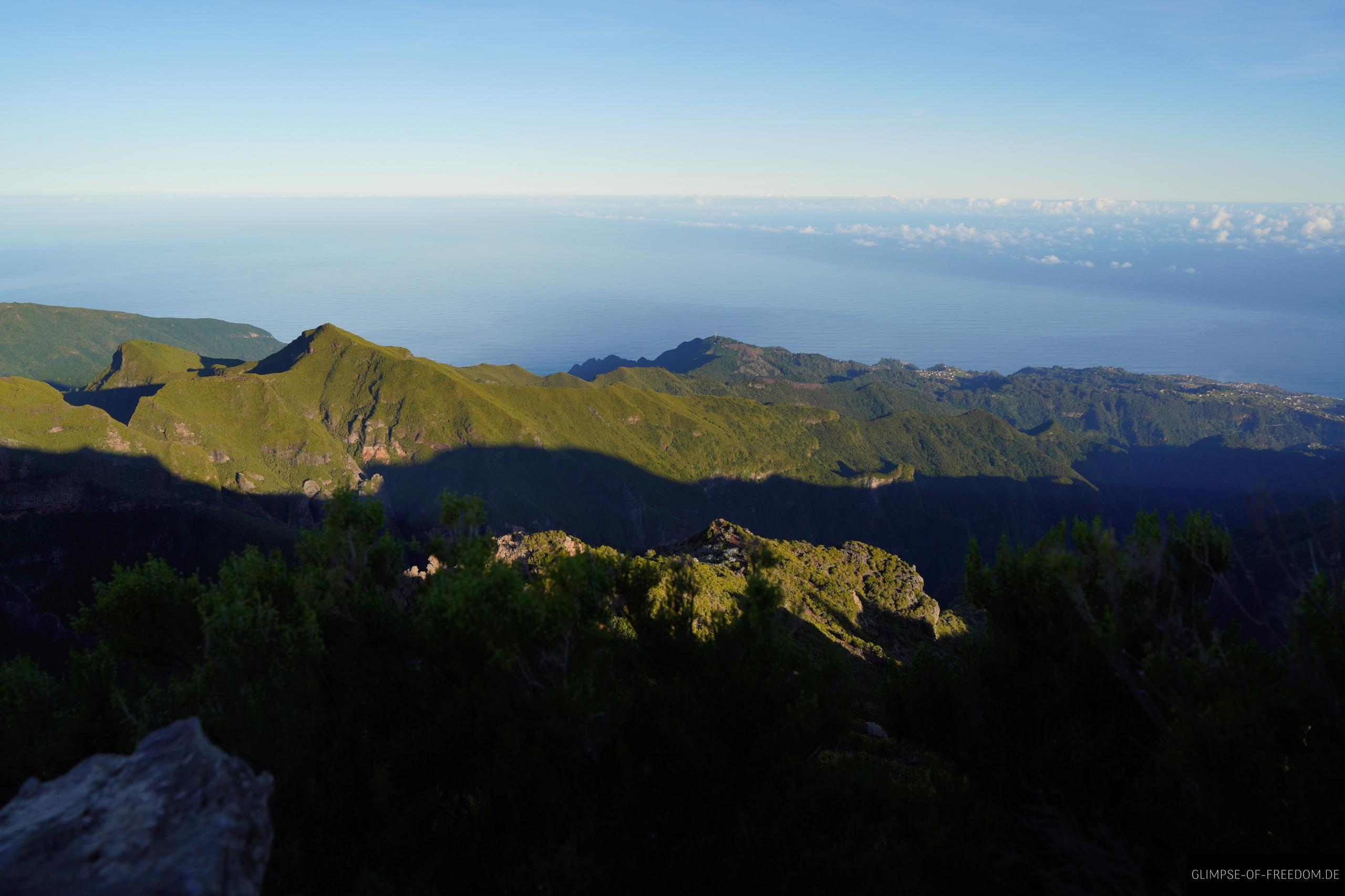 Meerblick vom hoechsten Berg Madeiras Meerblick vom höchsten Berg Madeiras