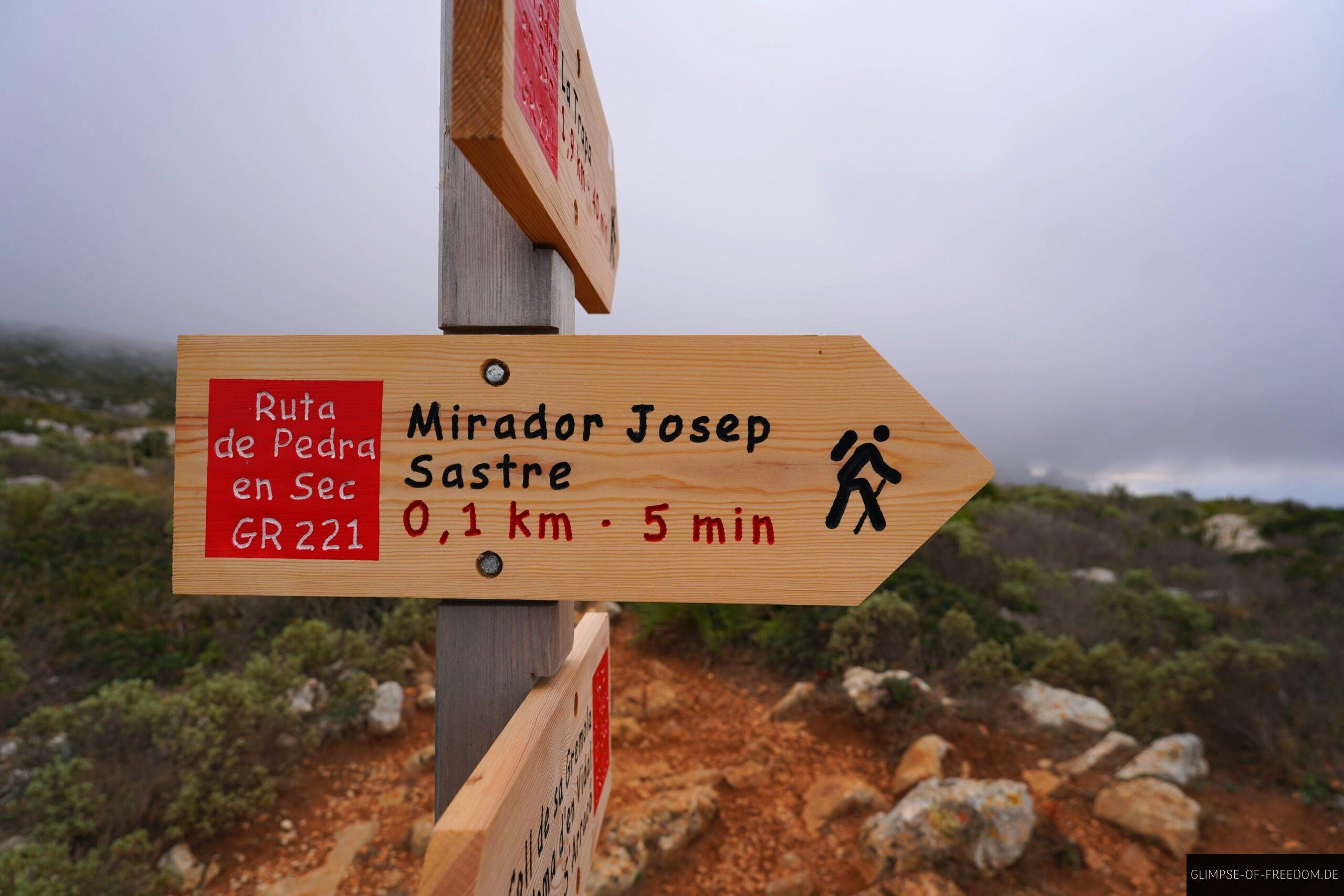 Mirador Josep Sastre Wegweise scaled Mirador Josep Sastre Wegweise